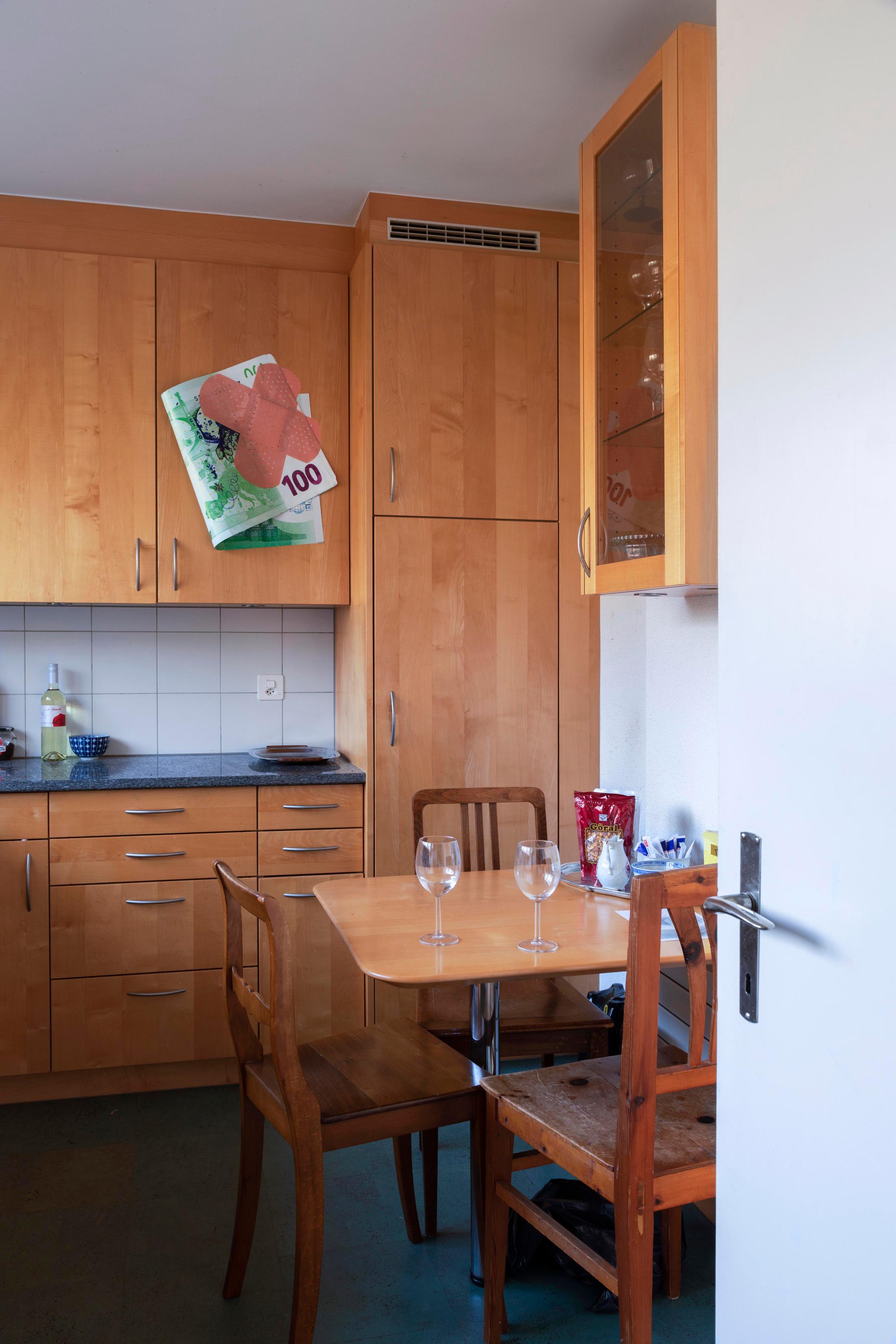 Group Show «On the Brink of Forever; view on Ilaria Vinci, Emotionally Unavailable (+999), 2021» at Im Grafenhag, Winterthur, 2021 / Photo: Simon Javed / Courtesy: the artist and Im Grafenhag