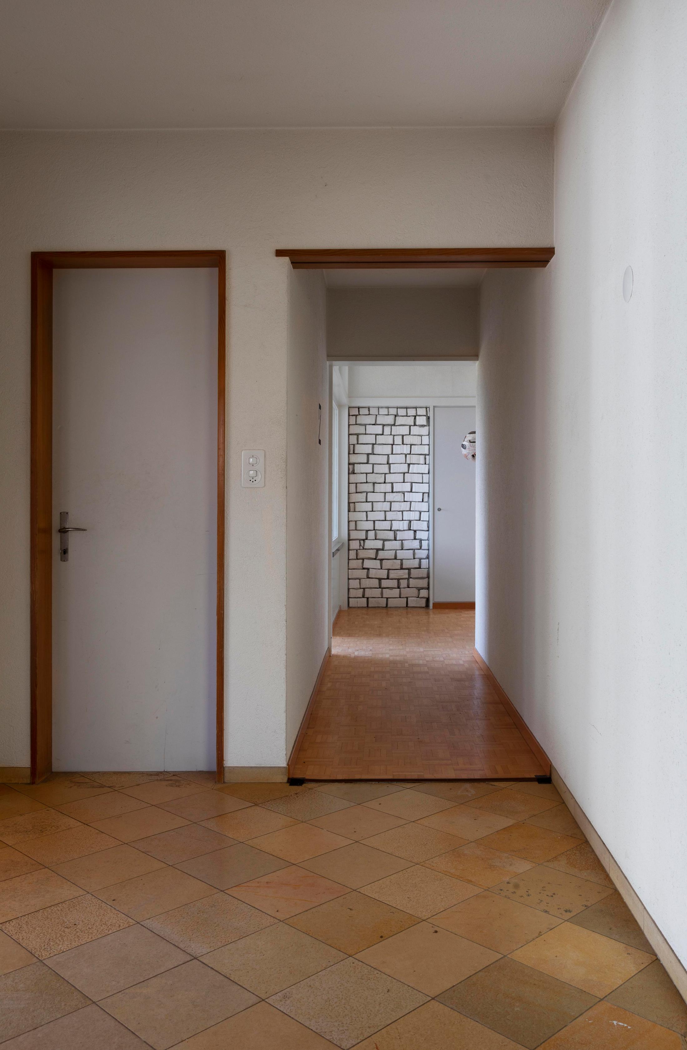 Group Show «On the Brink of Forever; view on Vinzenz Meyner, Mädchenzimmer oder Die Mauer gehört dene, die darin leben, 2021» at Im Grafenhag, Winterthur, 2021 / Photo: Simon Javed / Courtesy: the artist and Im Grafenhag