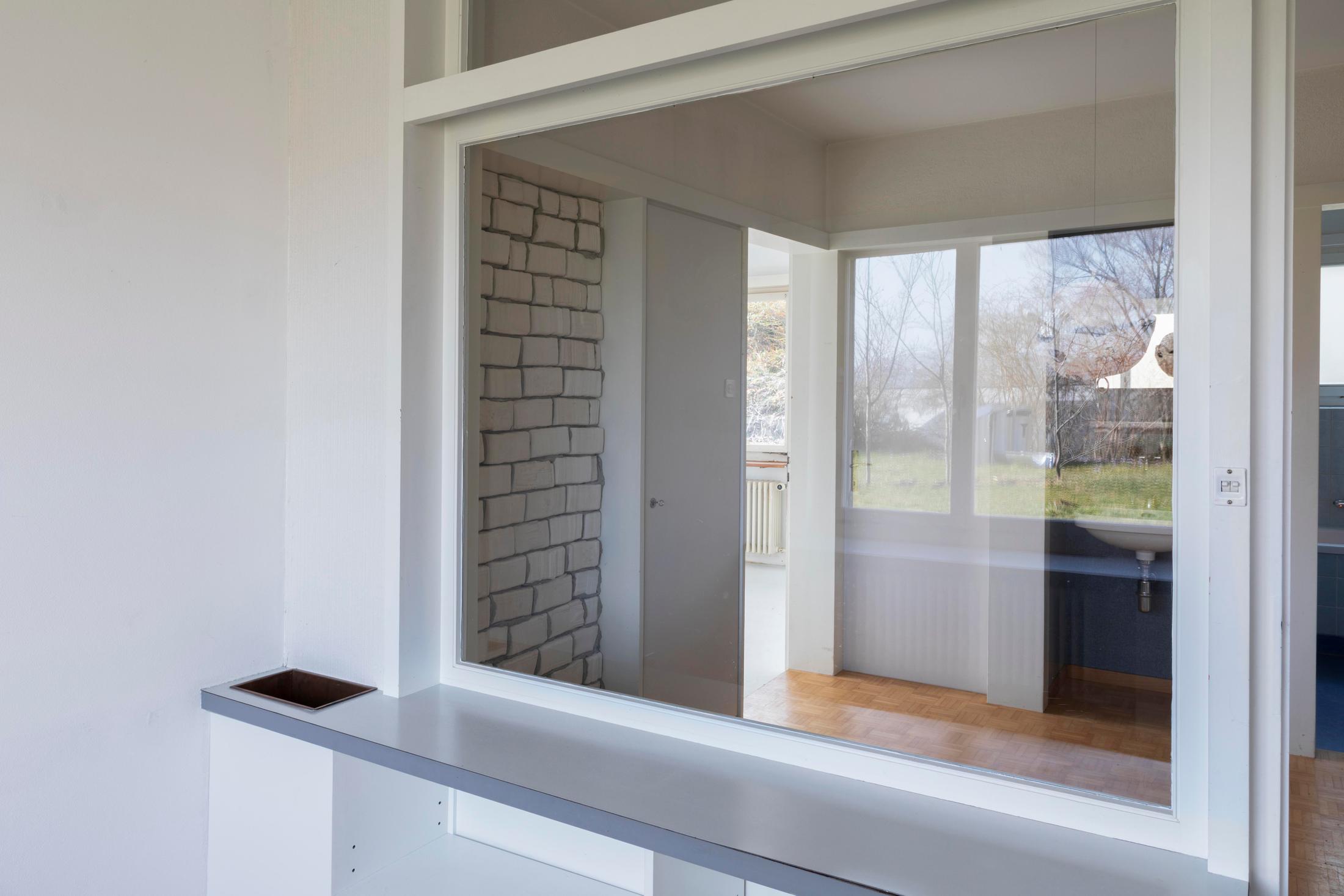 Group Show «On the Brink of Forever; view on Vinzenz Meyner, Mädchenzimmer oder Die Mauer gehört dene, die darin leben, 2021 and  Camille Dumond, The Managed Heart (ft. Windows), 2021» at Im Grafenhag, Winterthur, 2021 / Photo: Simon Javed / Courtesy: the artist and Im Grafenhag