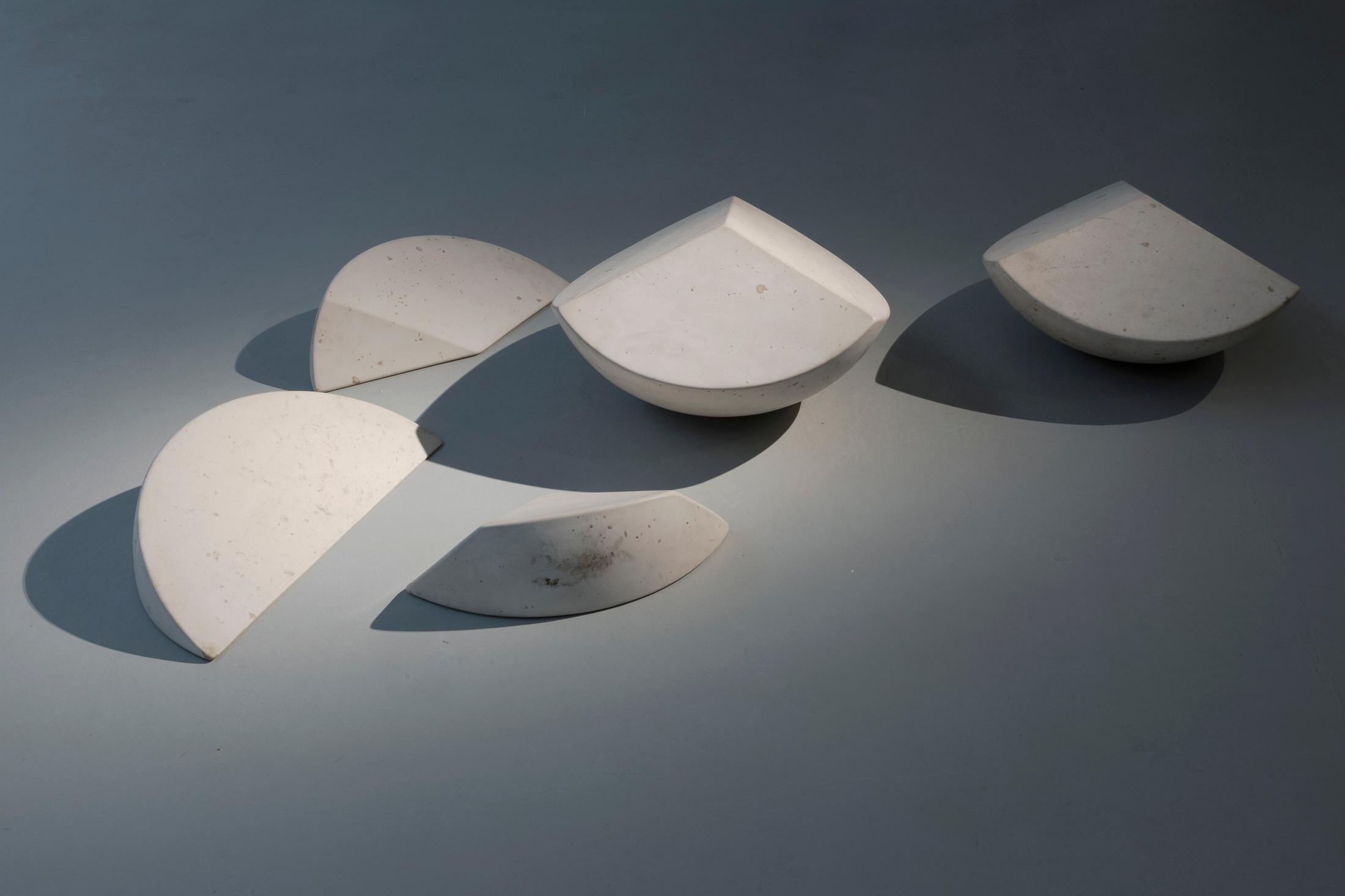 Exhibition View Owsky Kobalt Solo Show «Beseelte Steine» at Galerie Müller, Basel, 2022 / Photo: Gina Folly / Courtesy: the artist and Galerie Müller