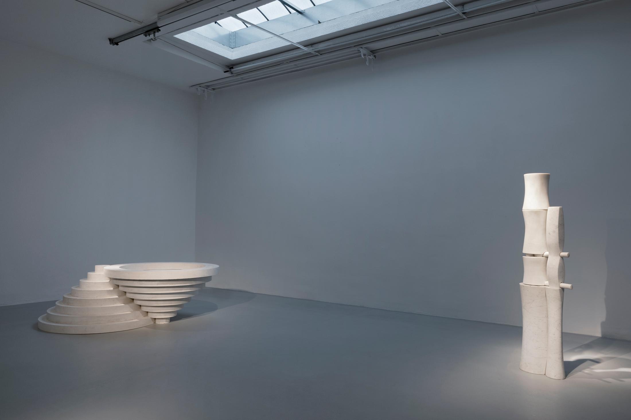 Exhibition View Owsky Kobalt Solo Show «Beseelte Steine» at Galerie Müller, Basel, 2022 / Photo: Gina Folly / Courtesy: the artist and Galerie Müller