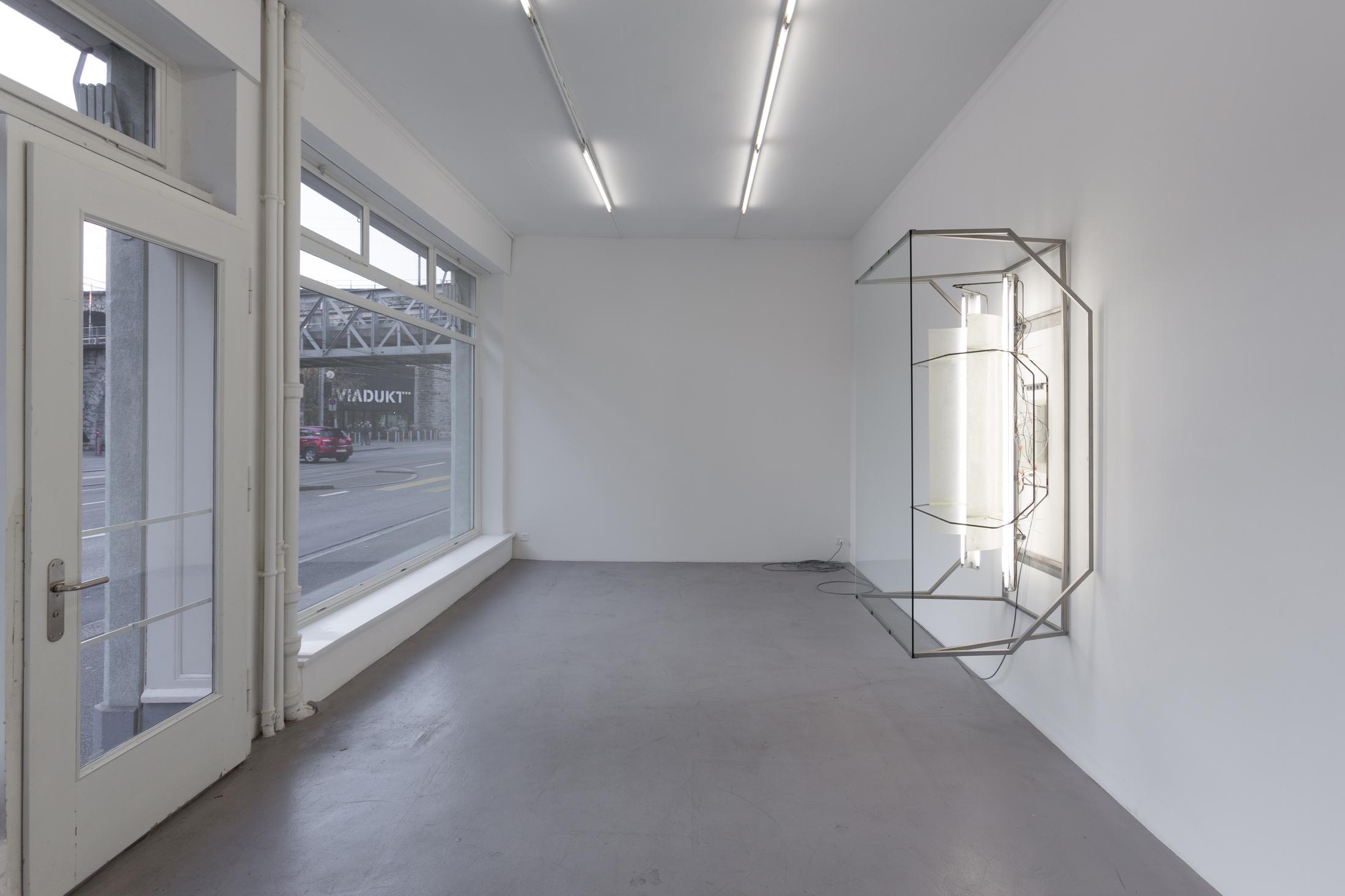 Exhibition View Partrick Hari Soloshow «diese ecke wurde als verloren aufgegeben / view on Mask (hommage to Andrea Fraser), 2018» at Bolte Lang, Zurich / Courtesy: the artist and Bolte Lang, Zurich