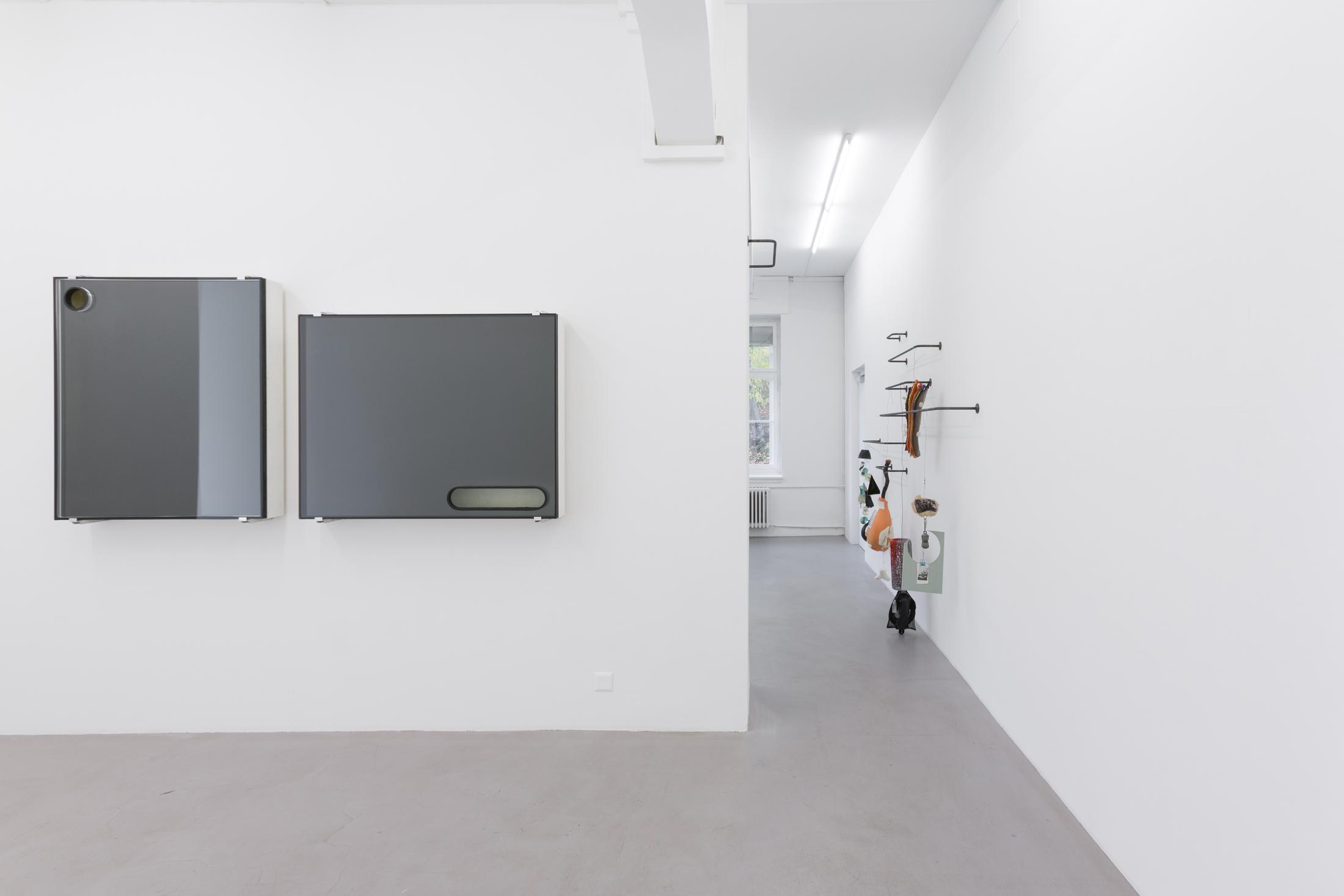 Exhibition View Partrick Hari Soloshow «diese ecke wurde als verloren aufgegeben / view on Mask (hommage to Andrea Fraser), 2018» at Bolte Lang, Zurich / Courtesy: the artist and Bolte Lang, Zurich