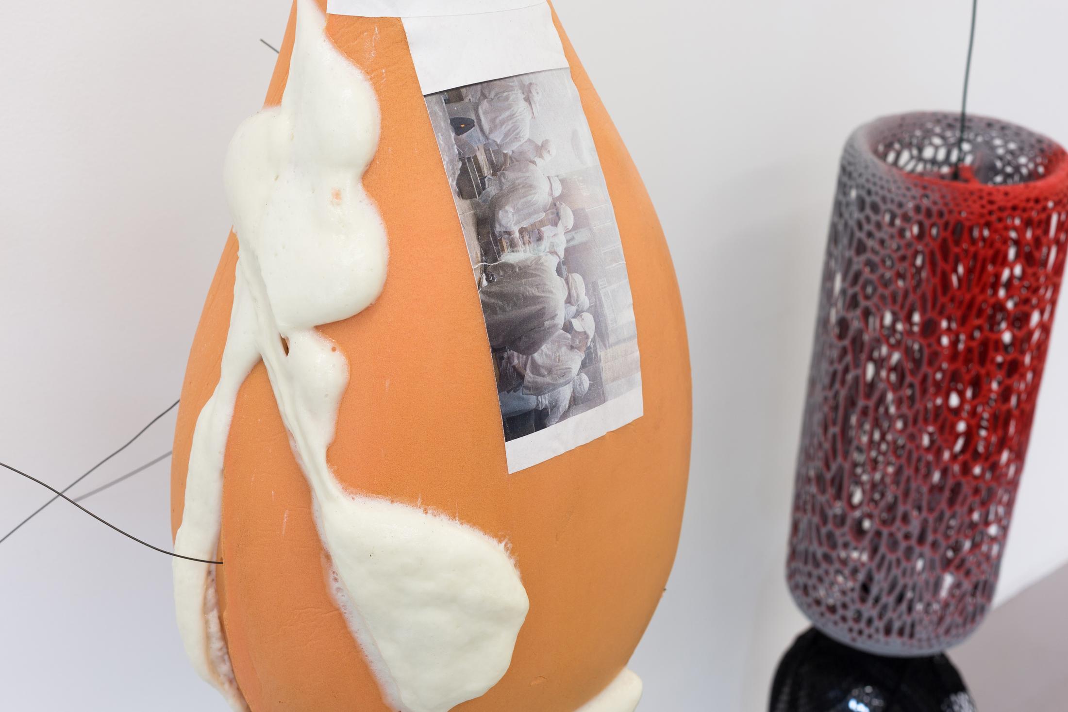 Exhibition View Partrick Hari Soloshow «diese ecke wurde als verloren aufgegeben / view on Mask (hommage to Andrea Fraser), 2018» at Bolte Lang, Zurich / Courtesy: the artist and Bolte Lang, Zurich