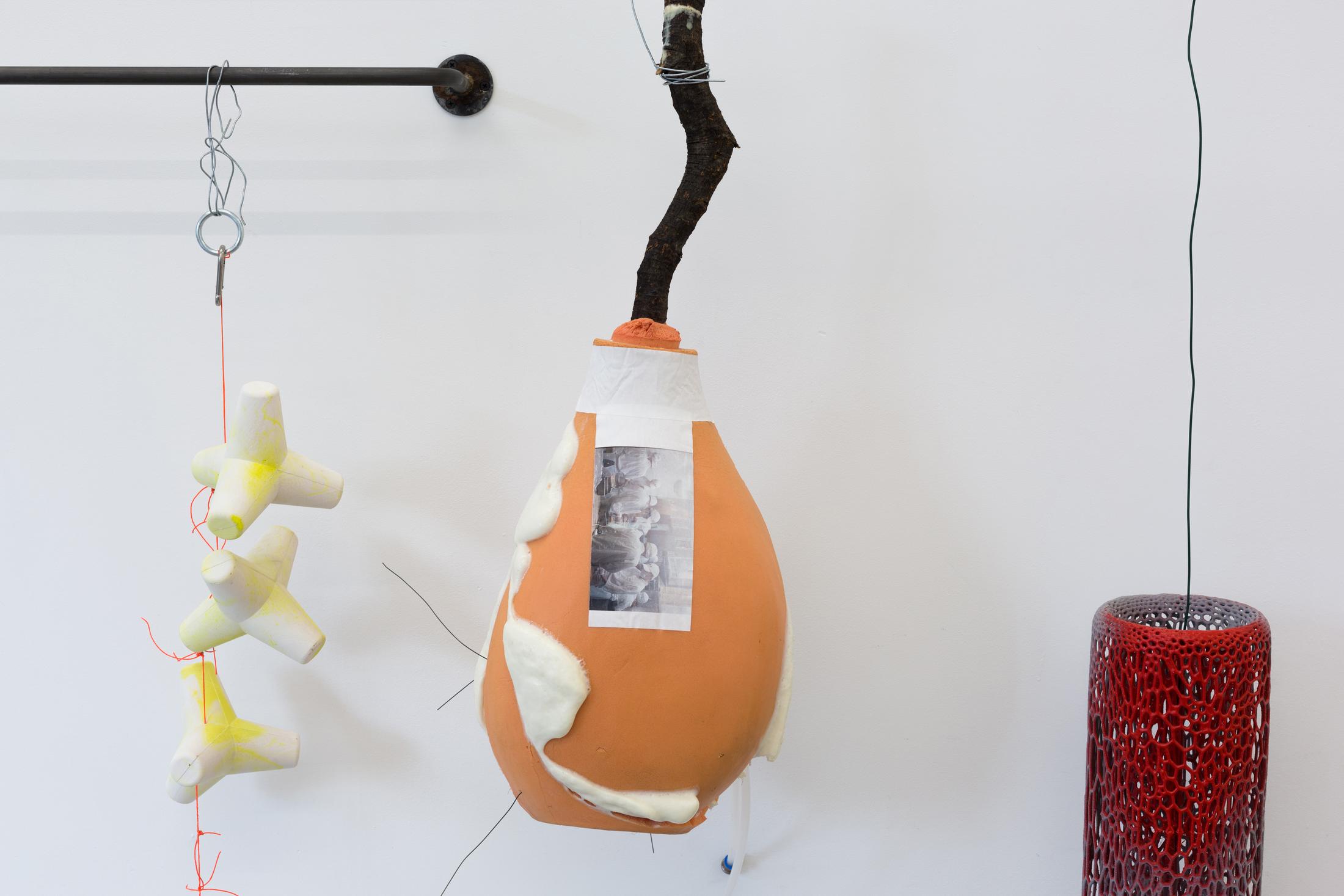 Exhibition View Partrick Hari Soloshow «diese ecke wurde als verloren aufgegeben / view on Mask (hommage to Andrea Fraser), 2018» at Bolte Lang, Zurich / Courtesy: the artist and Bolte Lang, Zurich