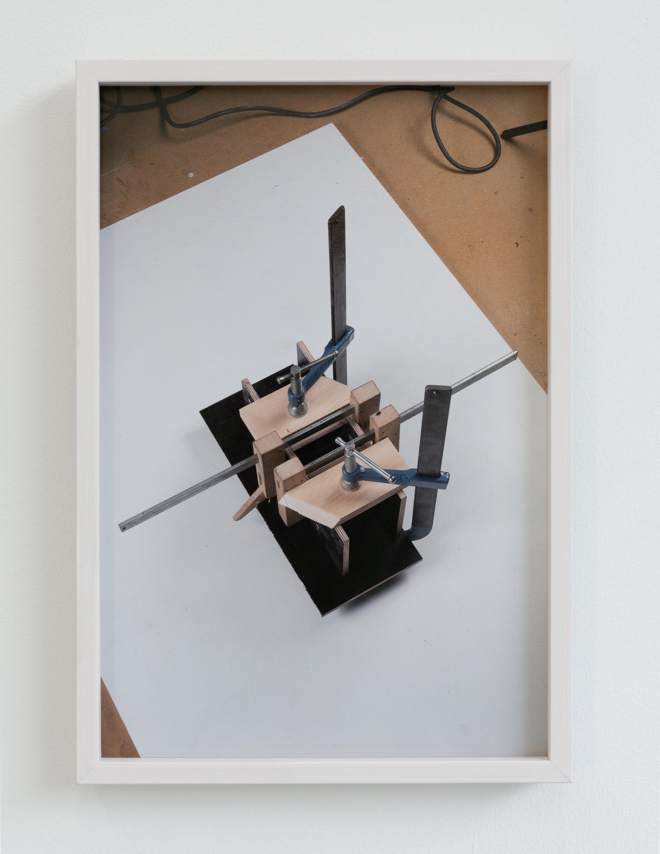 Exhibition View Partrick Hari Soloshow «diese ecke wurde als verloren aufgegeben / view on Mask (hommage to Andrea Fraser), 2018» at Bolte Lang, Zurich / Courtesy: the artist and Bolte Lang, Zurich