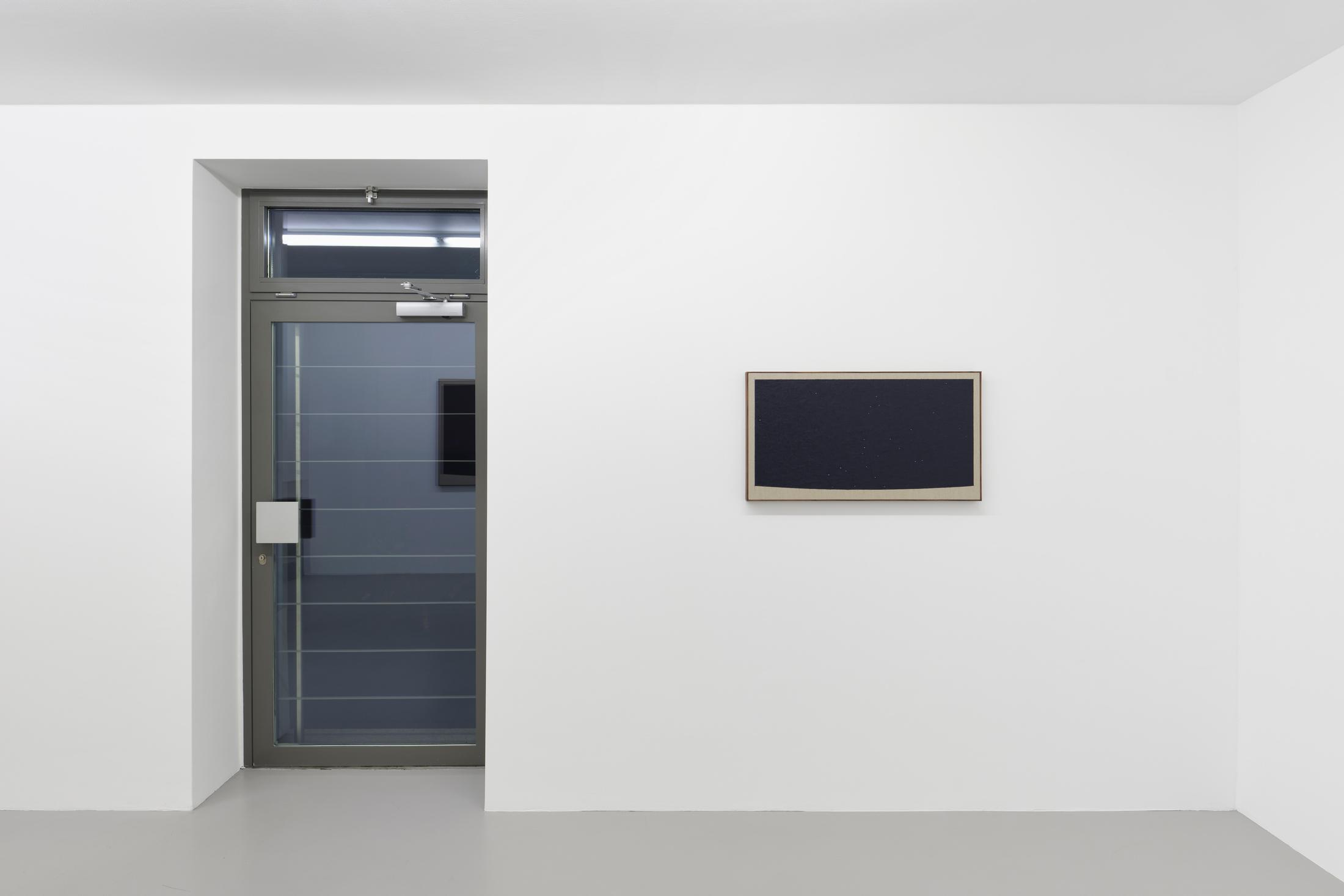 Exhibition View Paul Fägerskiöld Solo Show «Longue durée; view on Paul Fägerskiöld, Feldmeilen, Switzerland. Summer Solstice. Looking West before Sunrise. 23 July 3600 BC, 2022, Oil on Linen in Walnut Frame, 50 x 91 cm» at GALERIE PHILIPPZOLLLINGER, Zurich, 2022 / Photo: Conradin Frei / Courtesy: the artist and GALERIE PHILIPPZOLLLINGER