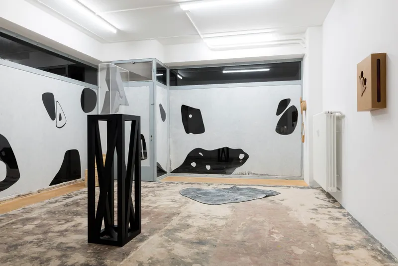 Exhibition View Groupshow «Peinture Jaune» at Sattelkammer, Bern / Photo: Samuel Rauber / Courtesy: the artist and Sattelkammer, Bern