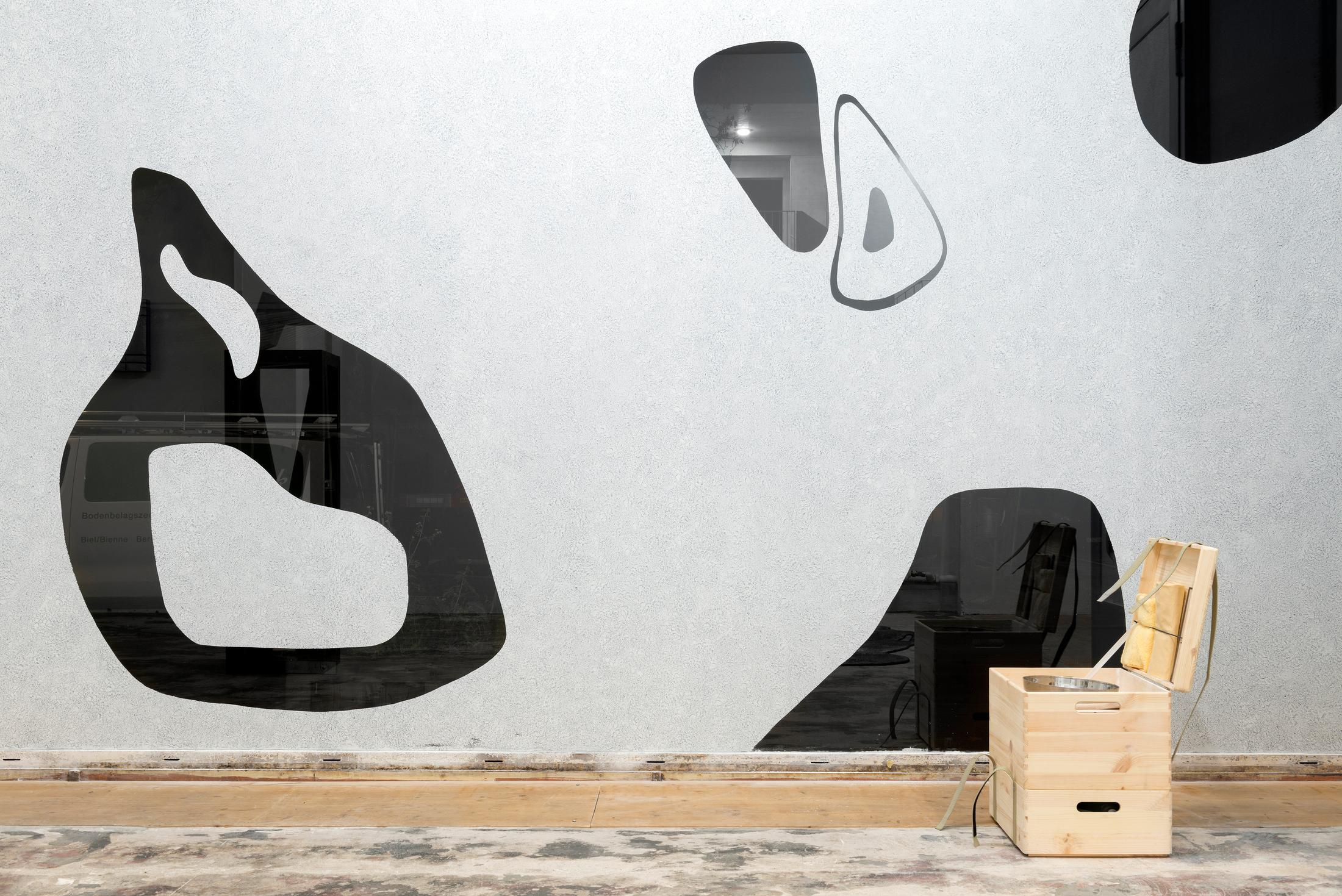 Exhibition View Groupshow «Peinture Jaune; view on Johanna Martins, Fenêtres, 2019» at Sattelkammer, Bern / Photo: Samuel Rauber / Courtesy: the artist and Sattelkammer, Bern