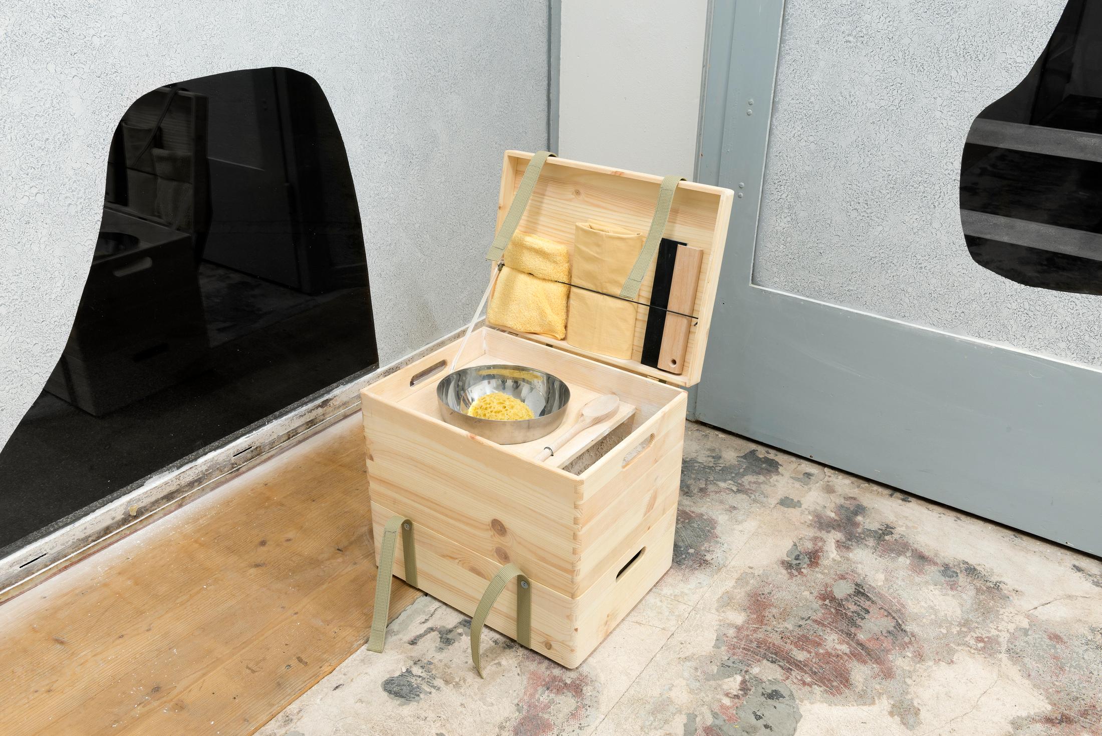 Exhibition View Groupshow «Peinture Jaune; view on Johanna Martins, Fenêtres, 2019» at Sattelkammer, Bern / Photo: Samuel Rauber / Courtesy: the artist and Sattelkammer, Bern