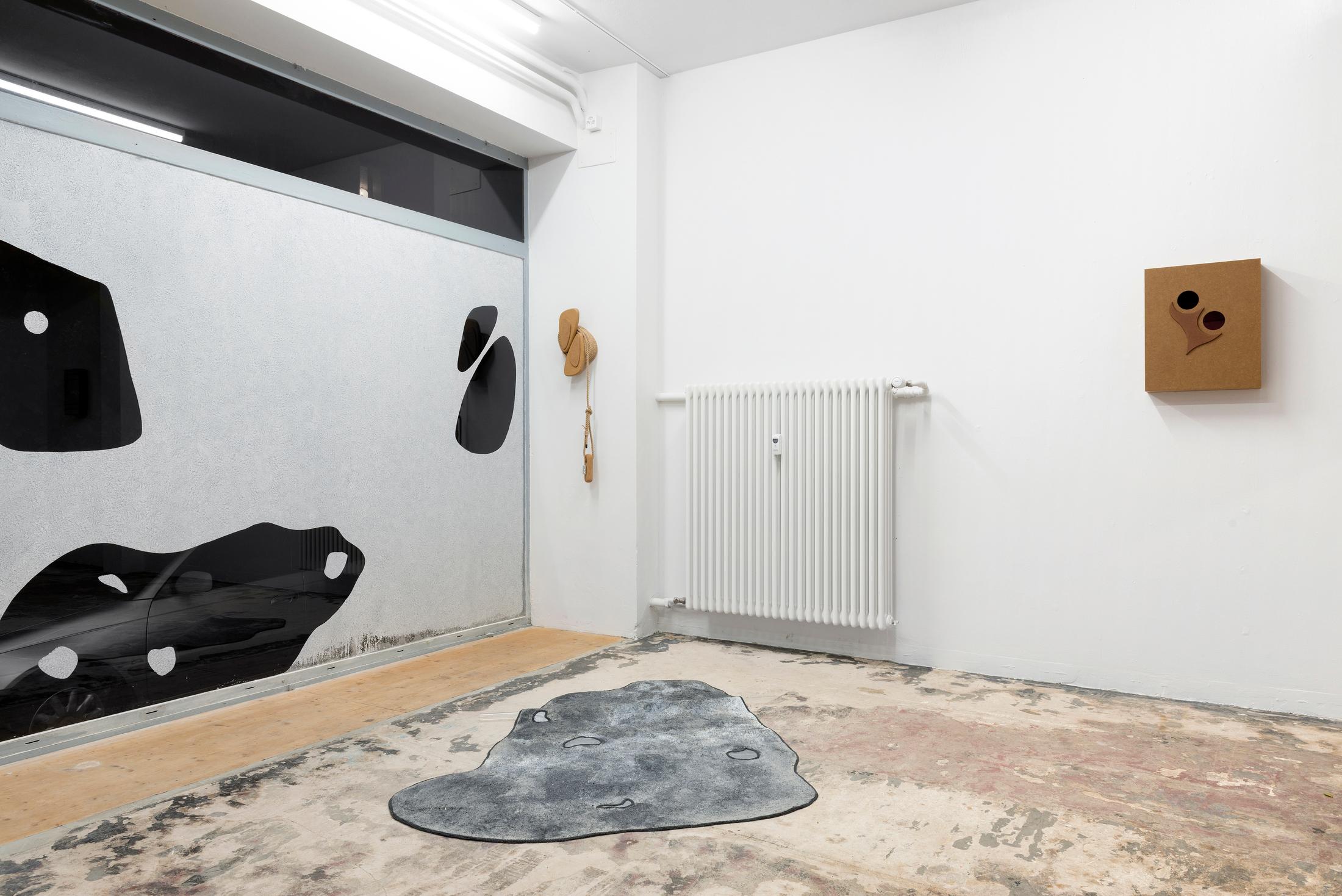 Exhibition View Groupshow «Peinture Jaune» at Sattelkammer, Bern / Photo: Samuel Rauber / Courtesy: the artist and Sattelkammer, Bern