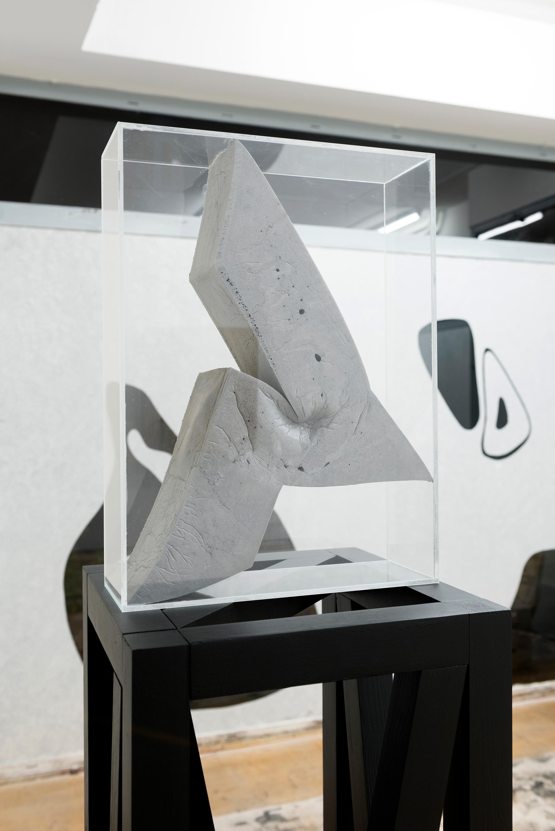 Exhibition View Groupshow «Peinture Jaune; view on Vincente Lesser, Lamunière, 2019» at Sattelkammer, Bern / Photo: Samuel Rauber / Courtesy: the artist and Sattelkammer, Bern