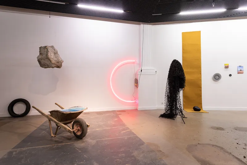 Exhibition View Philipp Hänger Soloshow «Dear Optimist» at Kunsthalle Luzern, Lucerne, 2020 / Photo: Killian Bannwart / Courtesy: the artist and Kunsthalle Luzern