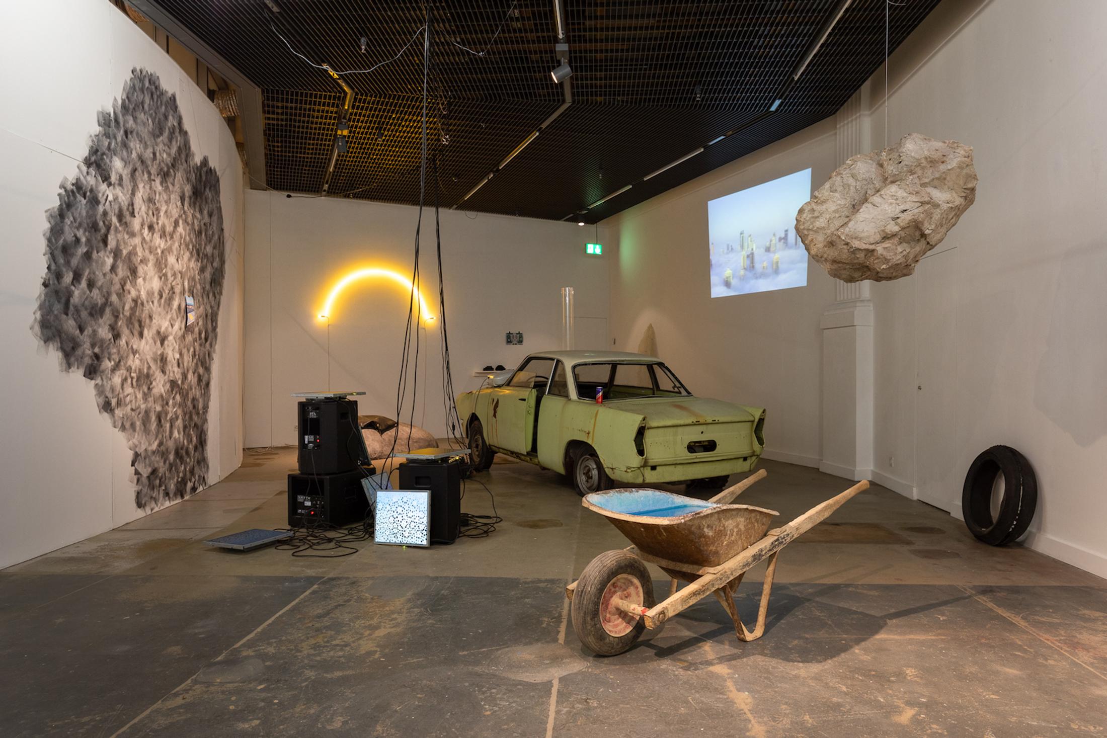 Exhibition View Philipp Hänger Soloshow «Dear Optimist» at Kunsthalle Luzern, Lucerne, 2020 / Photo: Killian Bannwart / Courtesy: the artist and Kunsthalle Luzern