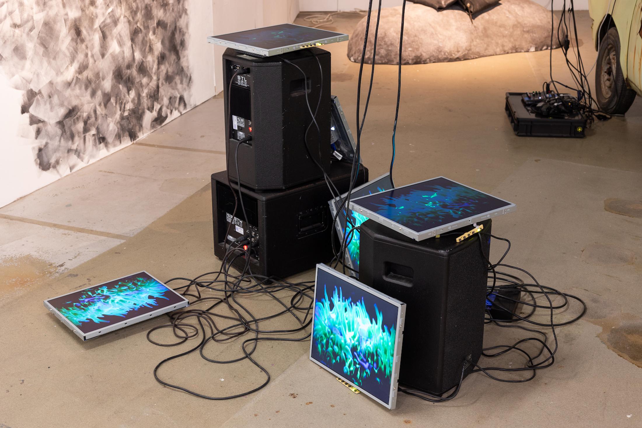 Exhibition View Philipp Hänger Soloshow «Dear Optimist» at Kunsthalle Luzern, Lucerne, 2020 / Photo: Killian Bannwart / Courtesy: the artist and Kunsthalle Luzern