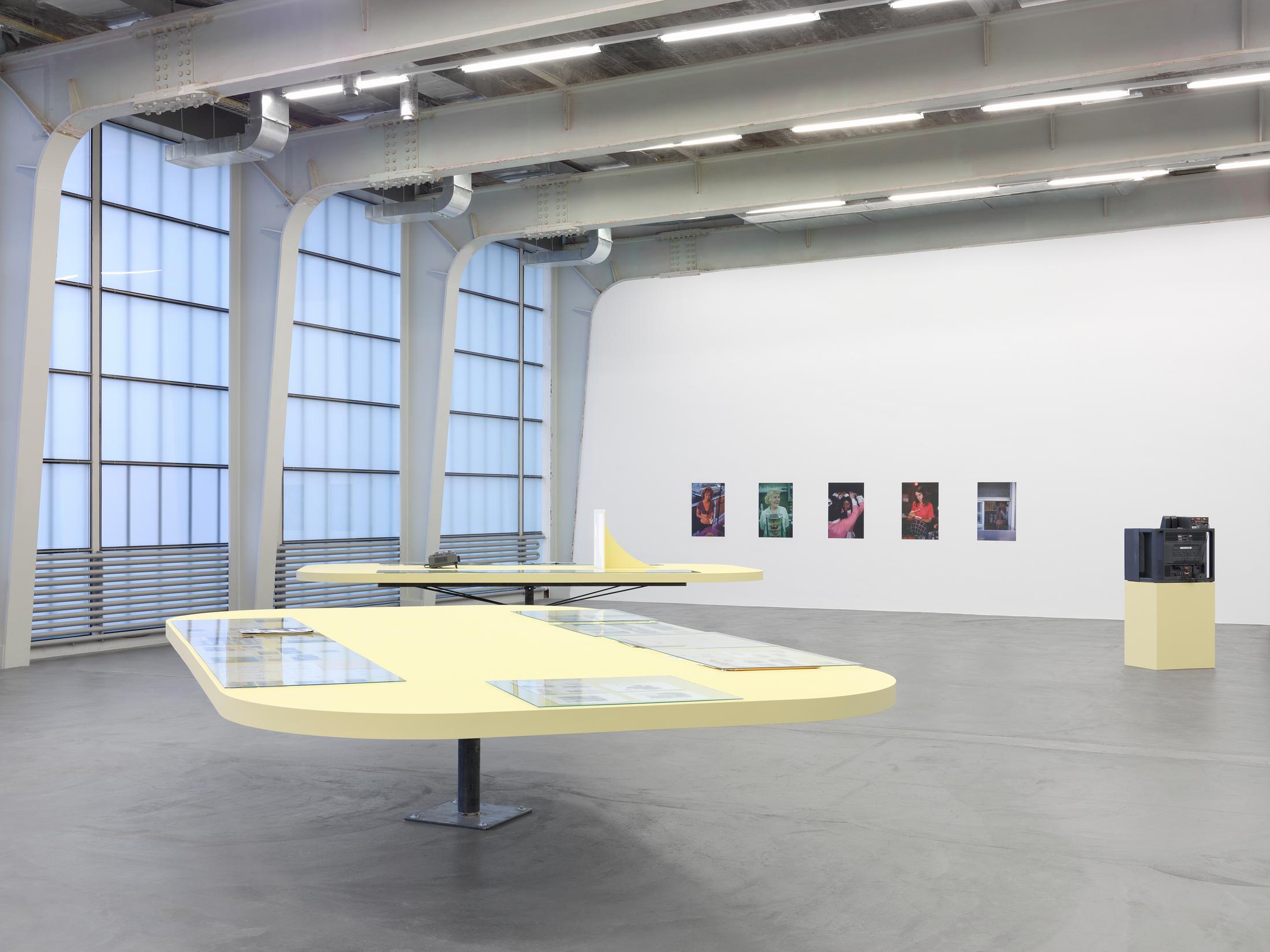 Exhibition View Pippa Garner Solo Show «Act Like You Know Me» at Kunsthalle Zürich, Zurich, 2023 / Photo: Annik Wetter / Courtesy: the artist and Kunsthalle Zürich