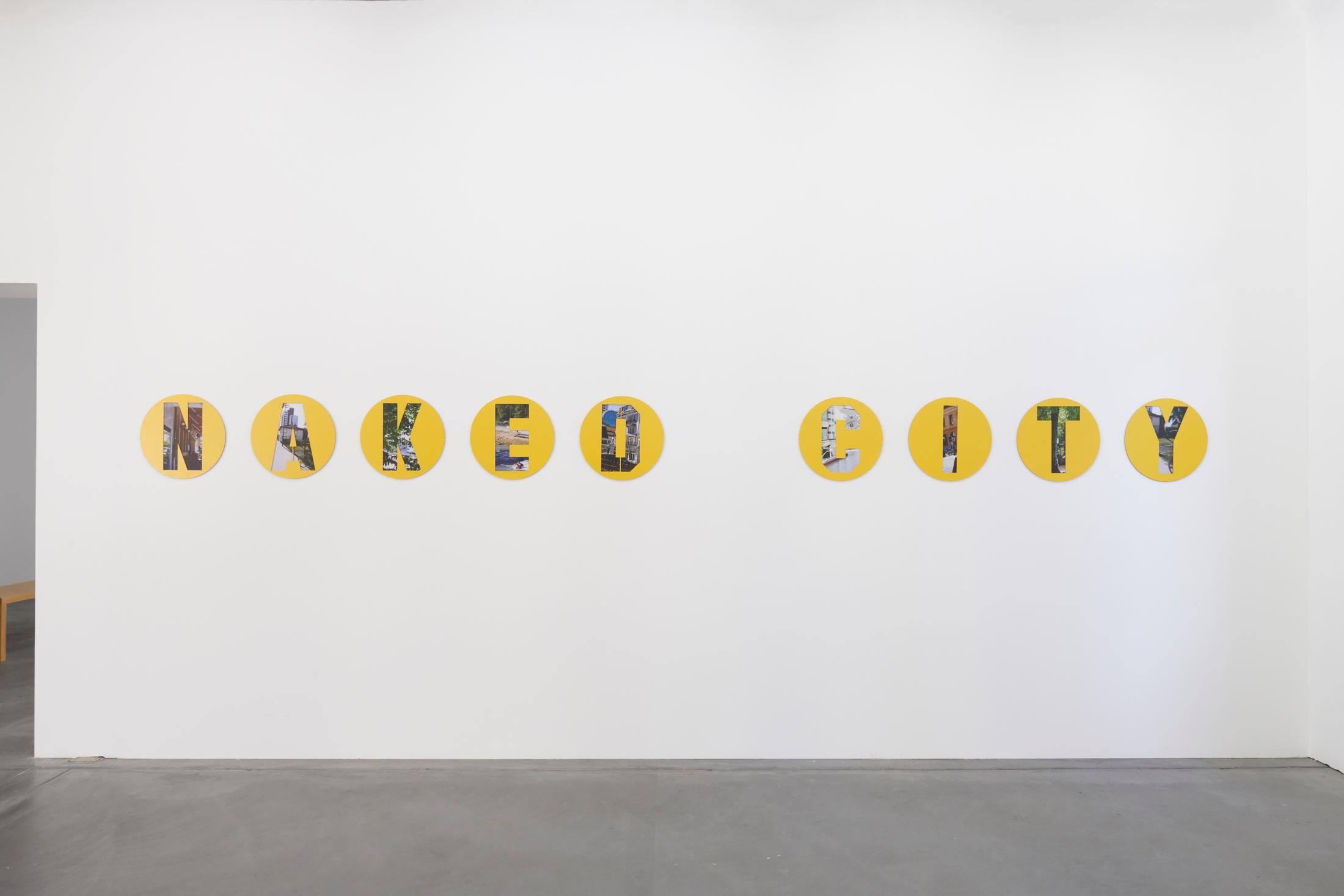 Exhibition View Groupshow «Plattform20; view on Mia Sanchez, Naked City, 2020, MDF, Digital print on paper, 40 x 480cm» at Fri Art, Fribourg, 2020 / Photo: © Guillaume Python / Courtesy: the artists and Fri Art