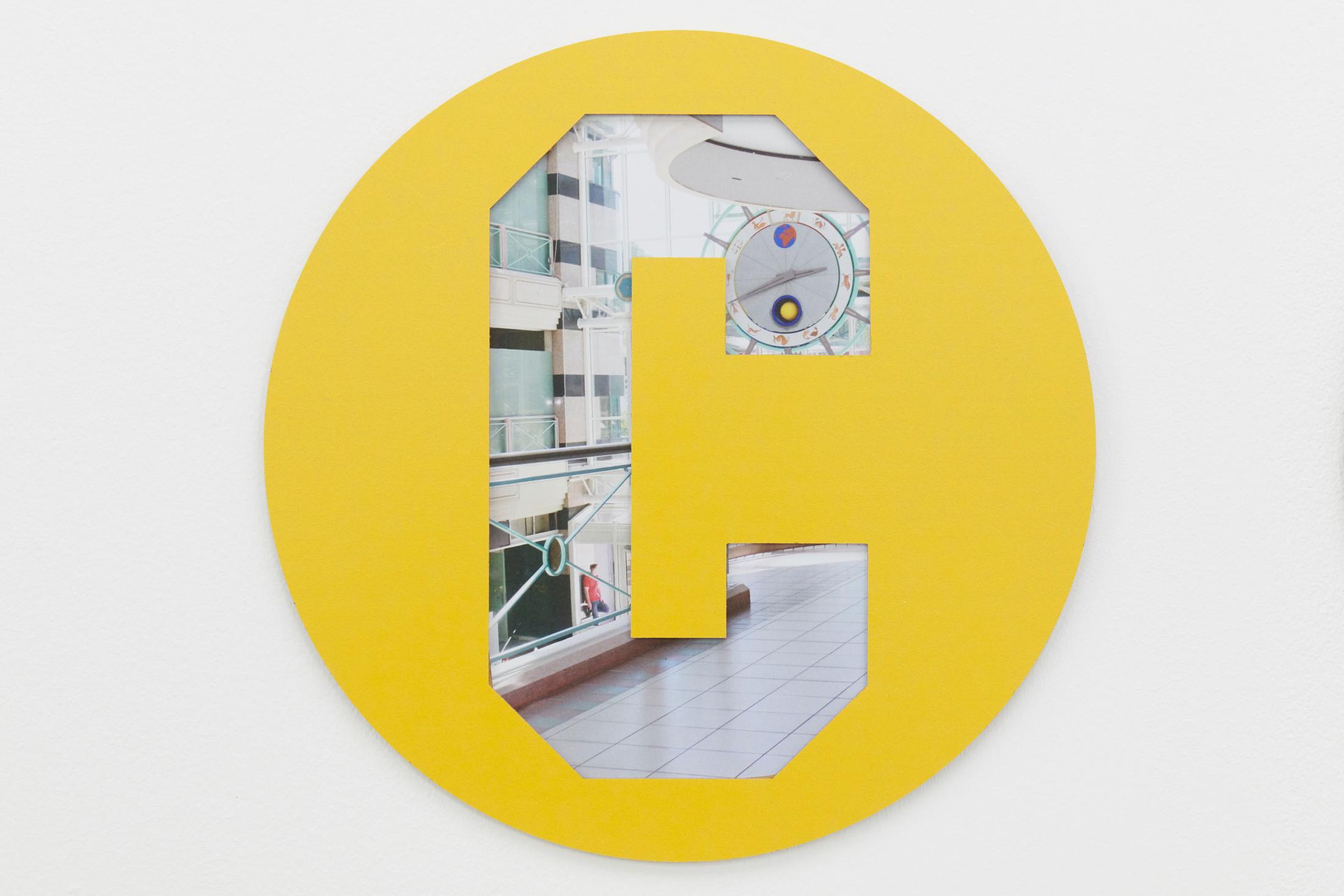 Exhibition View Groupshow «Plattform20; view on Mia Sanchez, Naked City, 2020, MDF, Digital print on paper, 40 x 480cm (detail)» at Fri Art, Fribourg, 2020 / Photo: © Guillaume Python / Courtesy: the artists and Fri Art