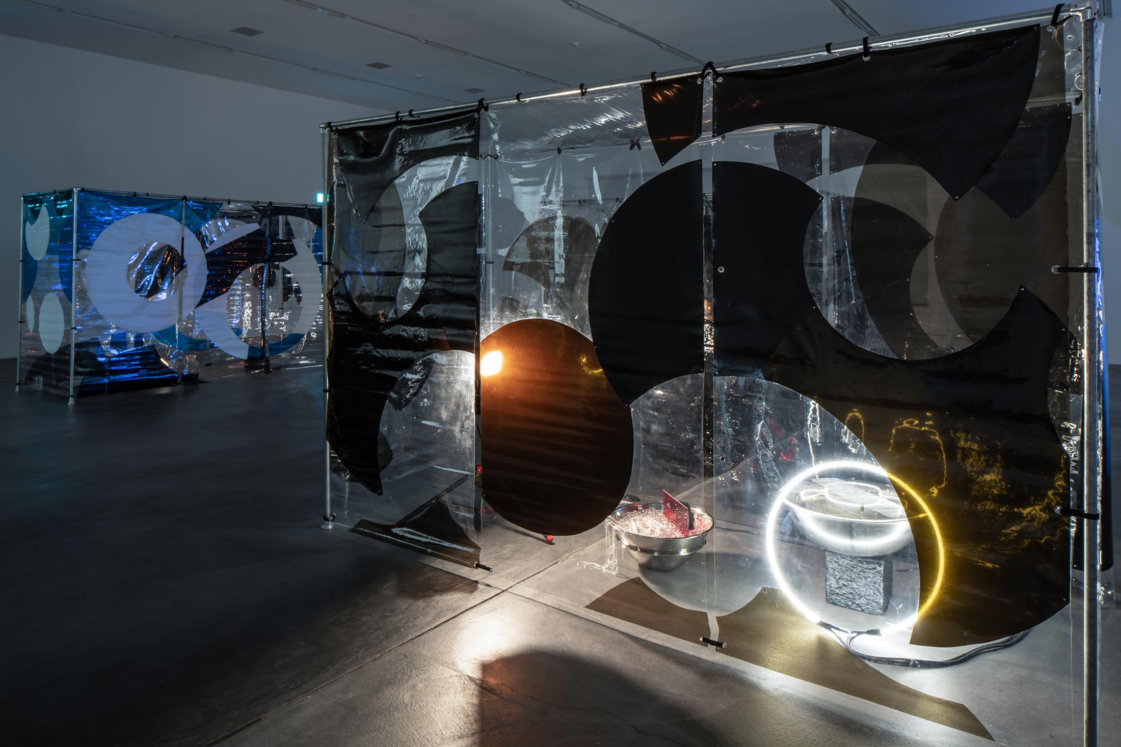 Exhibition View Groupshow «Producing Futures ; view on Anicka Yi, Home in 30 Day, Don’t Wash, 2015; We Are Water, 2015; Your Hand Feels Like a Pillow That´s Been Microwaved, 2015» at Migros Museum, Zurich / Photo: Lorenzo Pusterla / Courtesy: the artist, The Kitchen, New York, and  47 Canal, New York