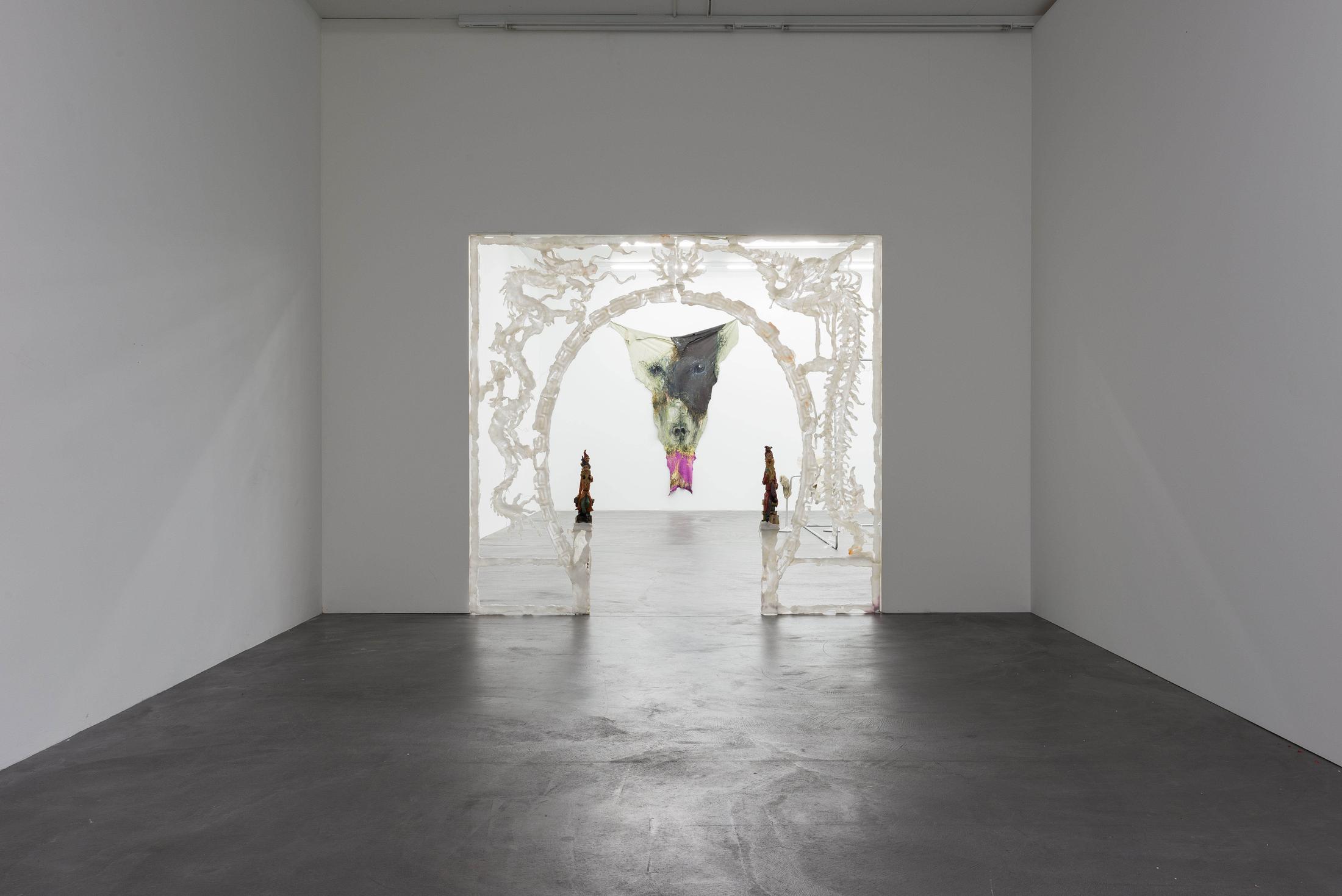 Exhibition View Raphaela Vogel «Gregor’s Loch» at Galerie Gregor Staiger, Zurich, 2018 / Courtesy: the artist, Galerie Gregor Staiger, Zurich & BQ, Berlin / © the artist & Galerie Gregor Staiger, Zurich