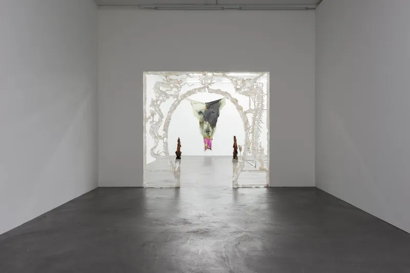 Exhibition View Raphaela Vogel «Gregor’s Loch» at Galerie Gregor Staiger, Zurich, 2018 / Courtesy: the artist, Galerie Gregor Staiger, Zurich & BQ, Berlin / © the artist & Galerie Gregor Staiger, Zurich