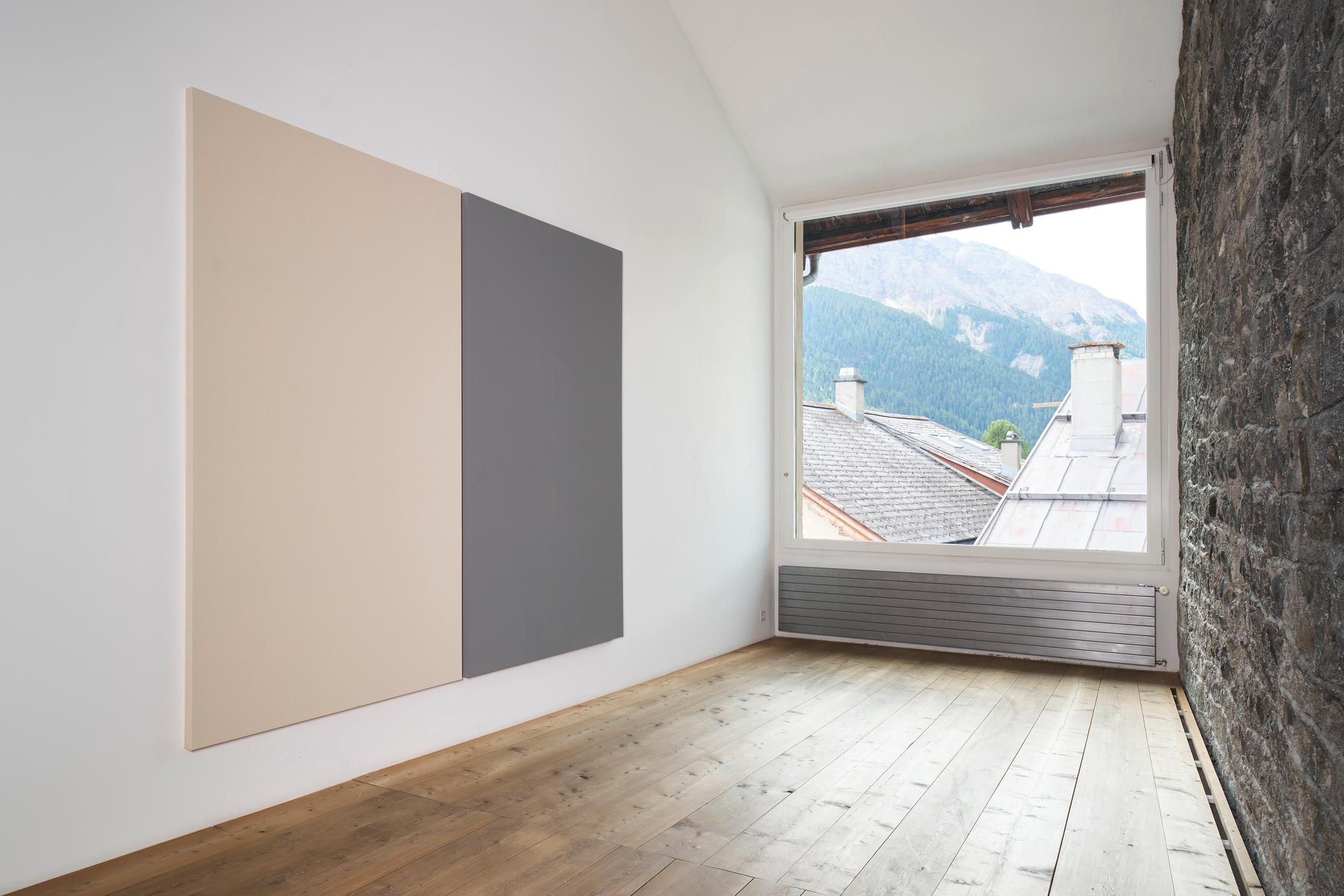 Installation View «REFLECTION about – about REFLECTION» with works by Alan Carlton at Galerie Tschudi, Zuoz / Photo: Ralph Feiner / Courtesy: Galerie Tschudi, Zuoz and the Artist