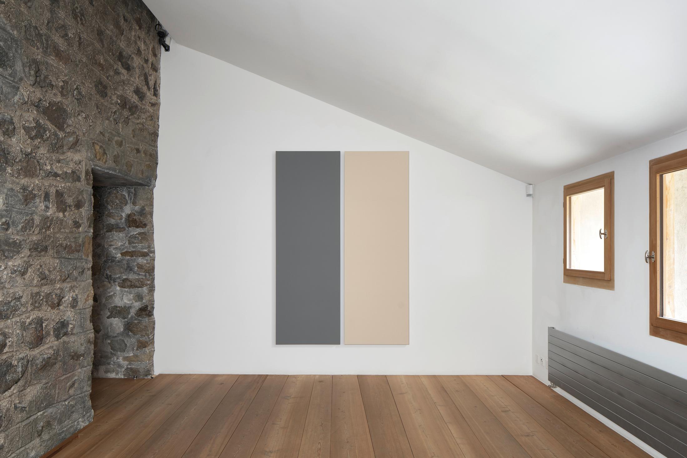 Installation View «REFLECTION about – about REFLECTION» with works by Alan Carlton at Galerie Tschudi, Zuoz / Photo: Ralph Feiner / Courtesy: Galerie Tschudi, Zuoz and the Artist