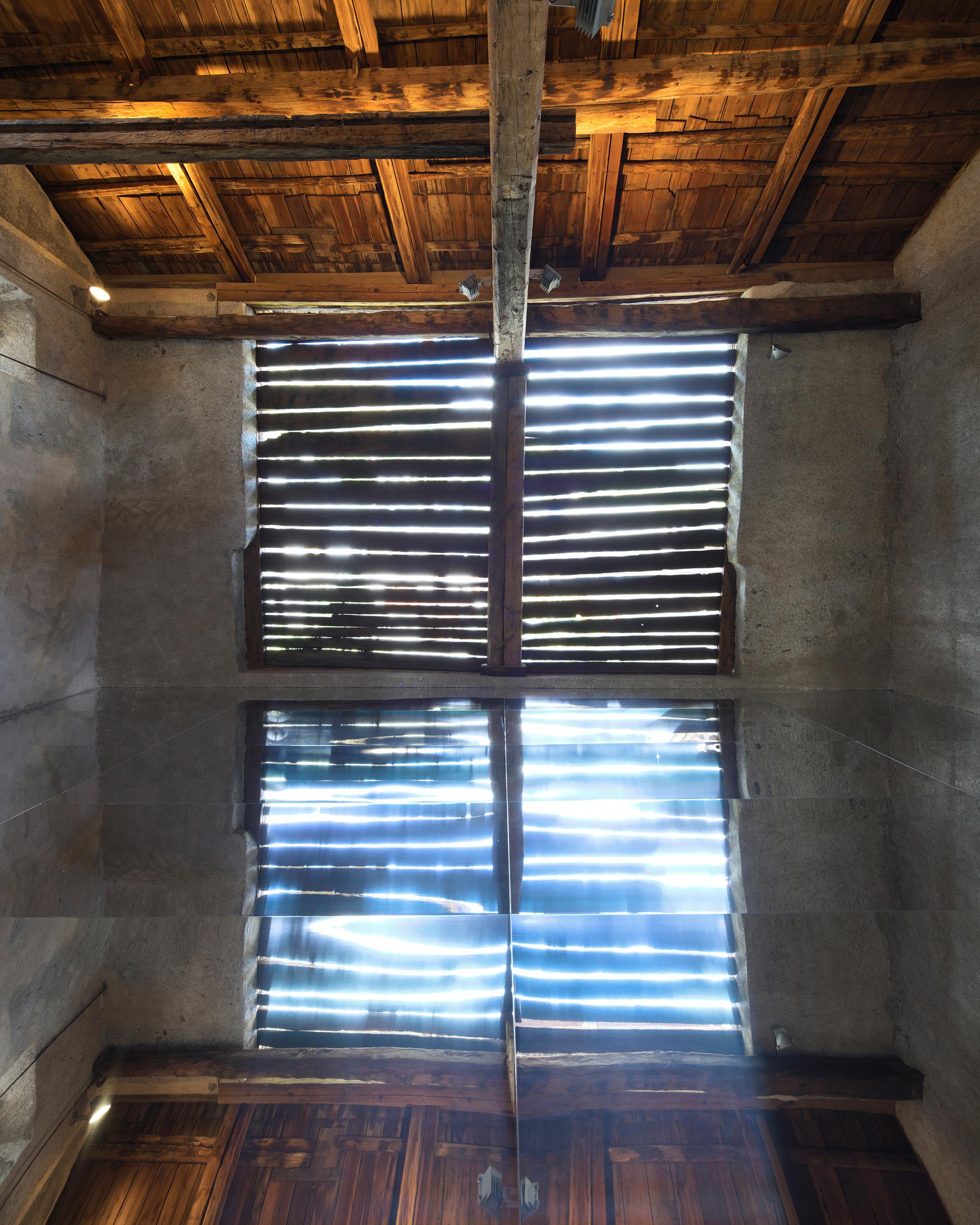 Installation View «REFLECTION about – about REFLECTION» with works by Kimsooja at Galerie Tschudi, Zuoz / Photo: Ralph Feiner / Courtesy: Galerie Tschudi, Zuoz and the Artists