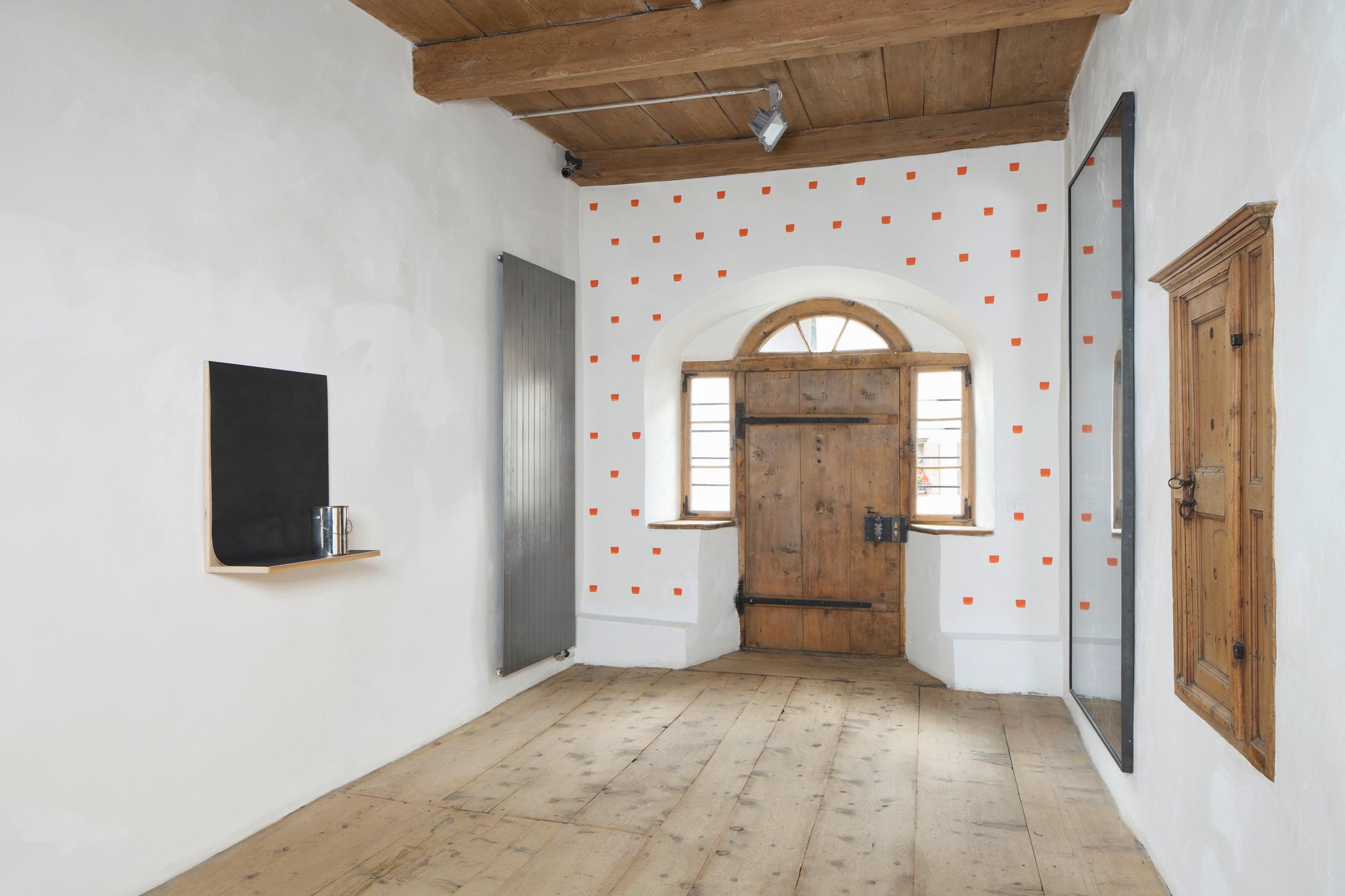 Installation View «REFLECTION about – about REFLECTION» with works by Martina Klein at Galerie Tschudi, Zuoz / Photo: Ralph Feiner / Courtesy: Galerie Tschudi, Zuoz and the Artists