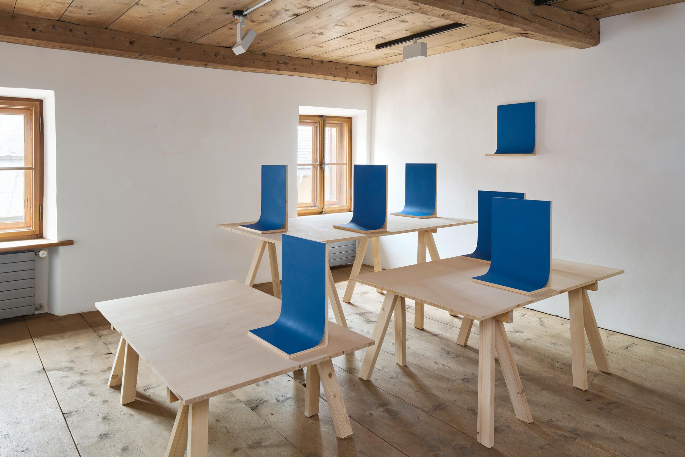 Installation View «REFLECTION about – about REFLECTION» with works by Martina Klein at Galerie Tschudi, Zuoz / Photo: Ralph Feiner / Courtesy: Galerie Tschudi, Zuoz and the Artists