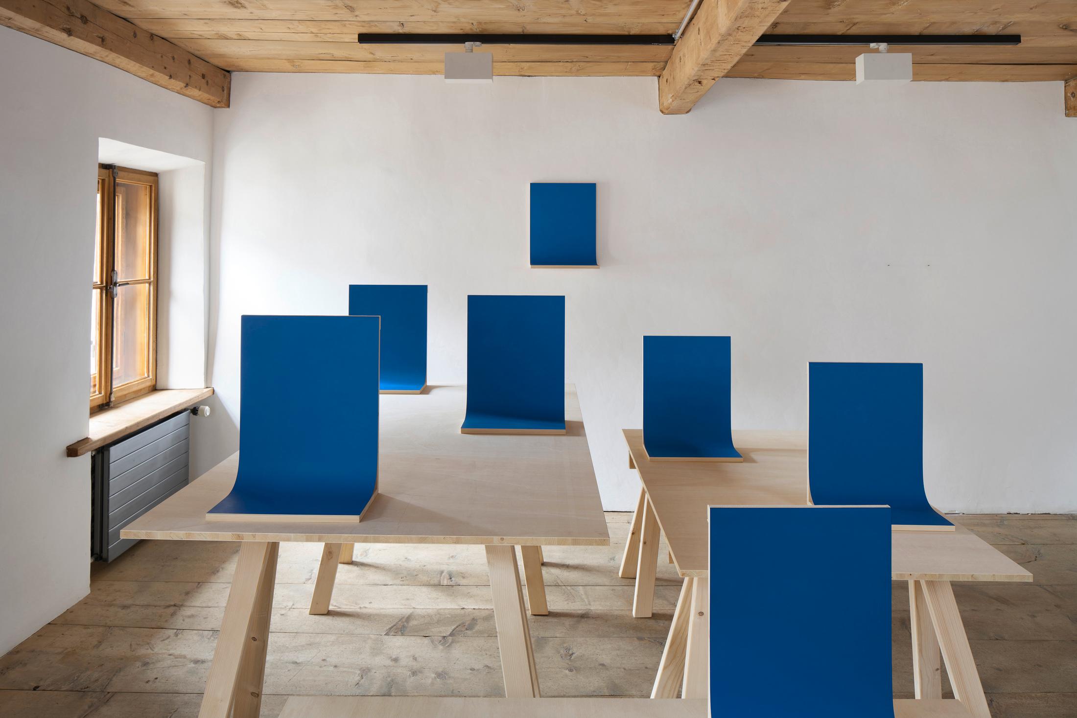 Installation View «REFLECTION about – about REFLECTION» with works by Martina Klein at Galerie Tschudi, Zuoz / Photo: Ralph Feiner / Courtesy: Galerie Tschudi, Zuoz and the Artists