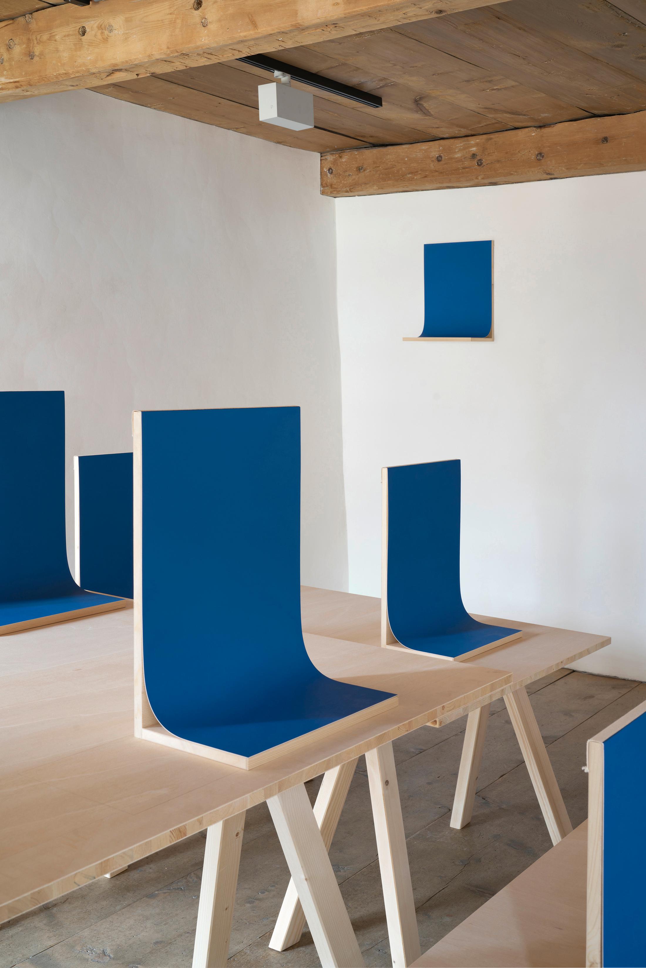 Installation View «REFLECTION about – about REFLECTION» with works by Martina Klein at Galerie Tschudi, Zuoz / Photo: Ralph Feiner / Courtesy: Galerie Tschudi, Zuoz and the Artists