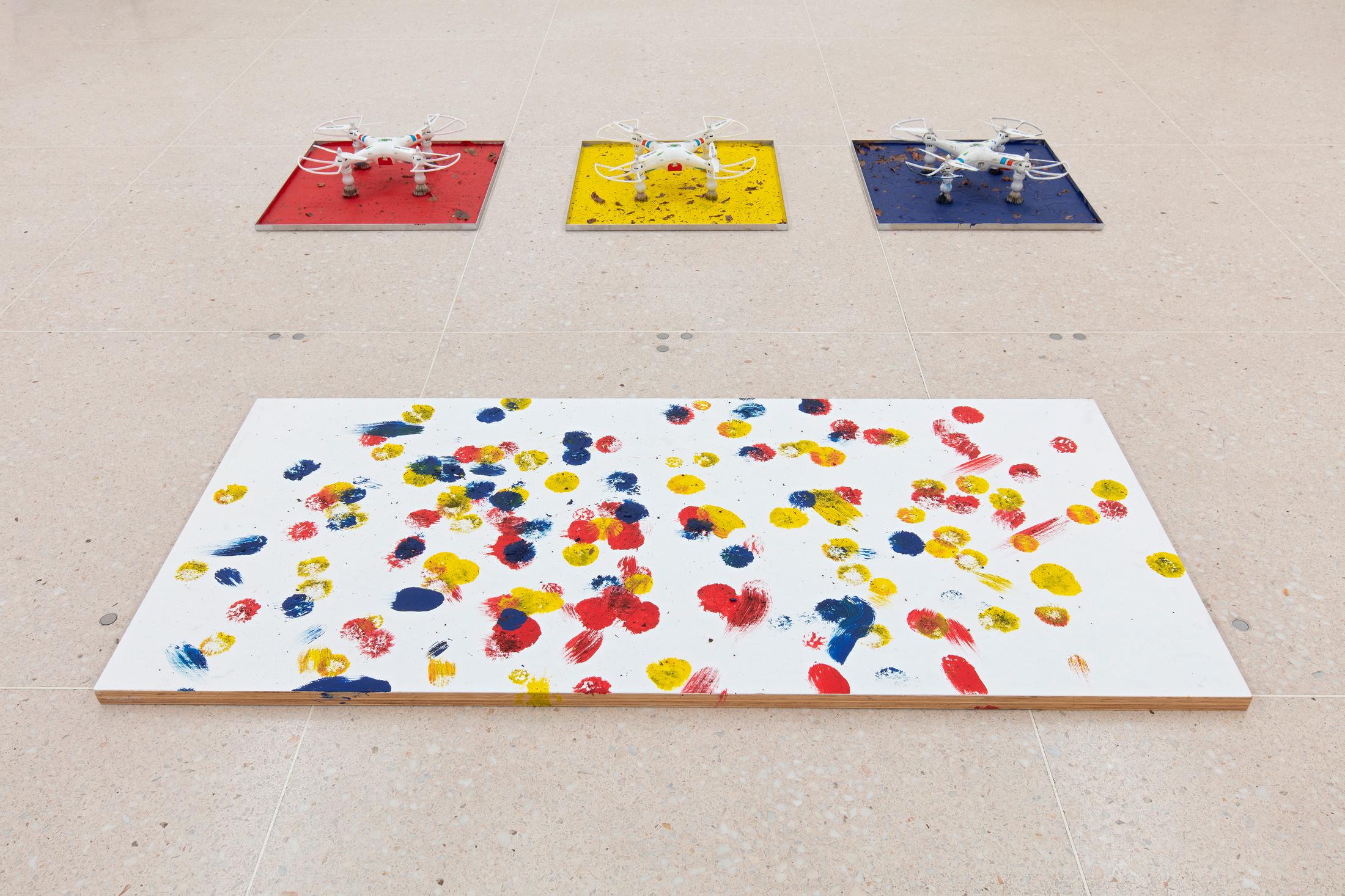 Exhibition View Roman Signer Soloshow at Kunsthaus Zug, Zug, 2019 / Photo: Stefan Rohner / Courtesy: the artist and Kunsthaus Zug