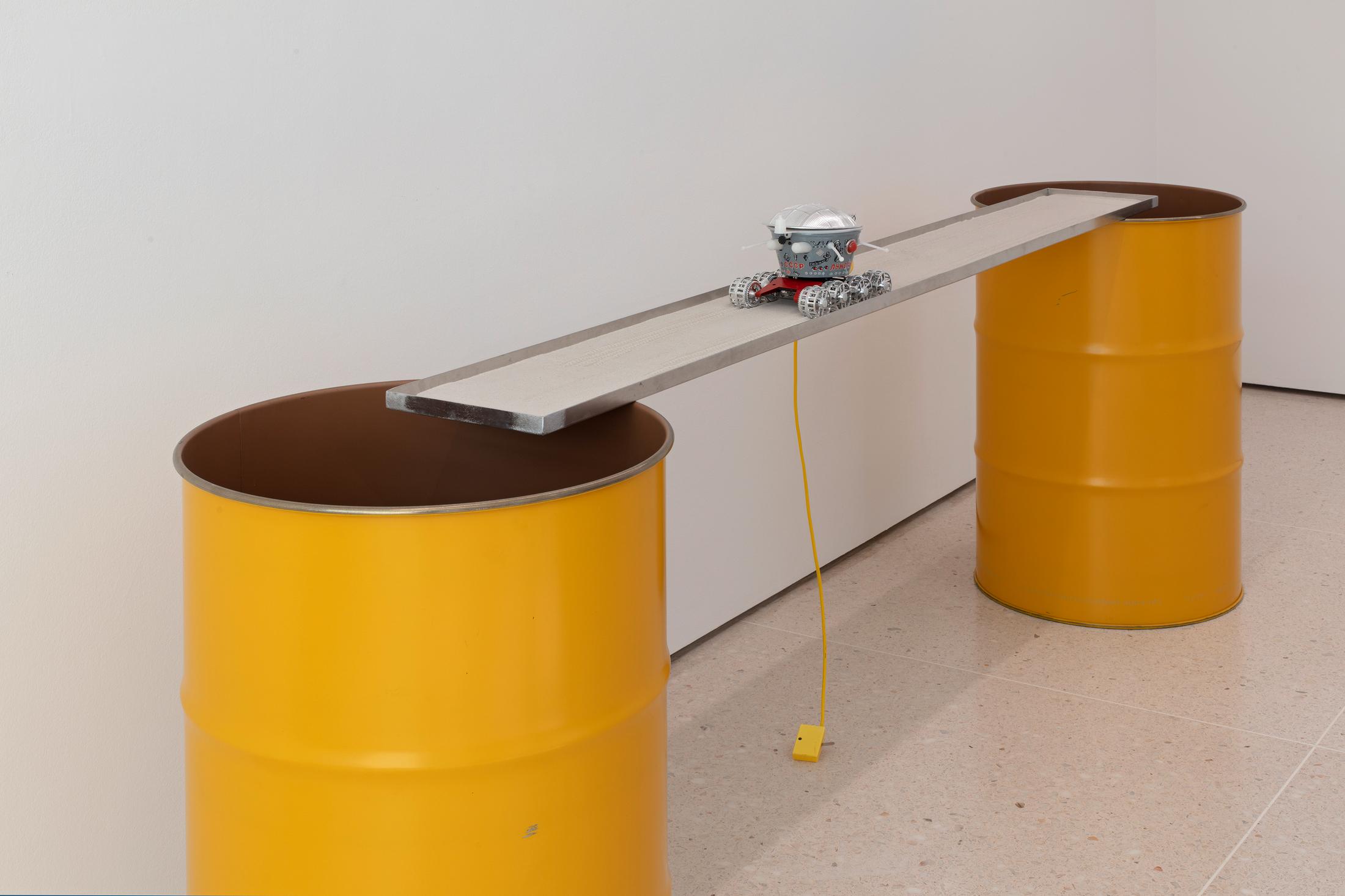 Exhibition View Roman Signer Soloshow at Kunsthaus Zug, Zug, 2019 / Photo: Stefan Rohner / Courtesy: the artist and Kunsthaus Zug