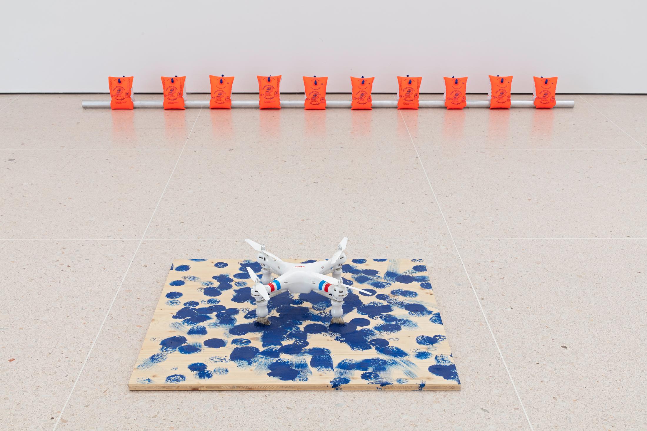 Exhibition View Roman Signer Soloshow at Kunsthaus Zug, Zug, 2019 / Photo: Stefan Rohner / Courtesy: the artist and Kunsthaus Zug