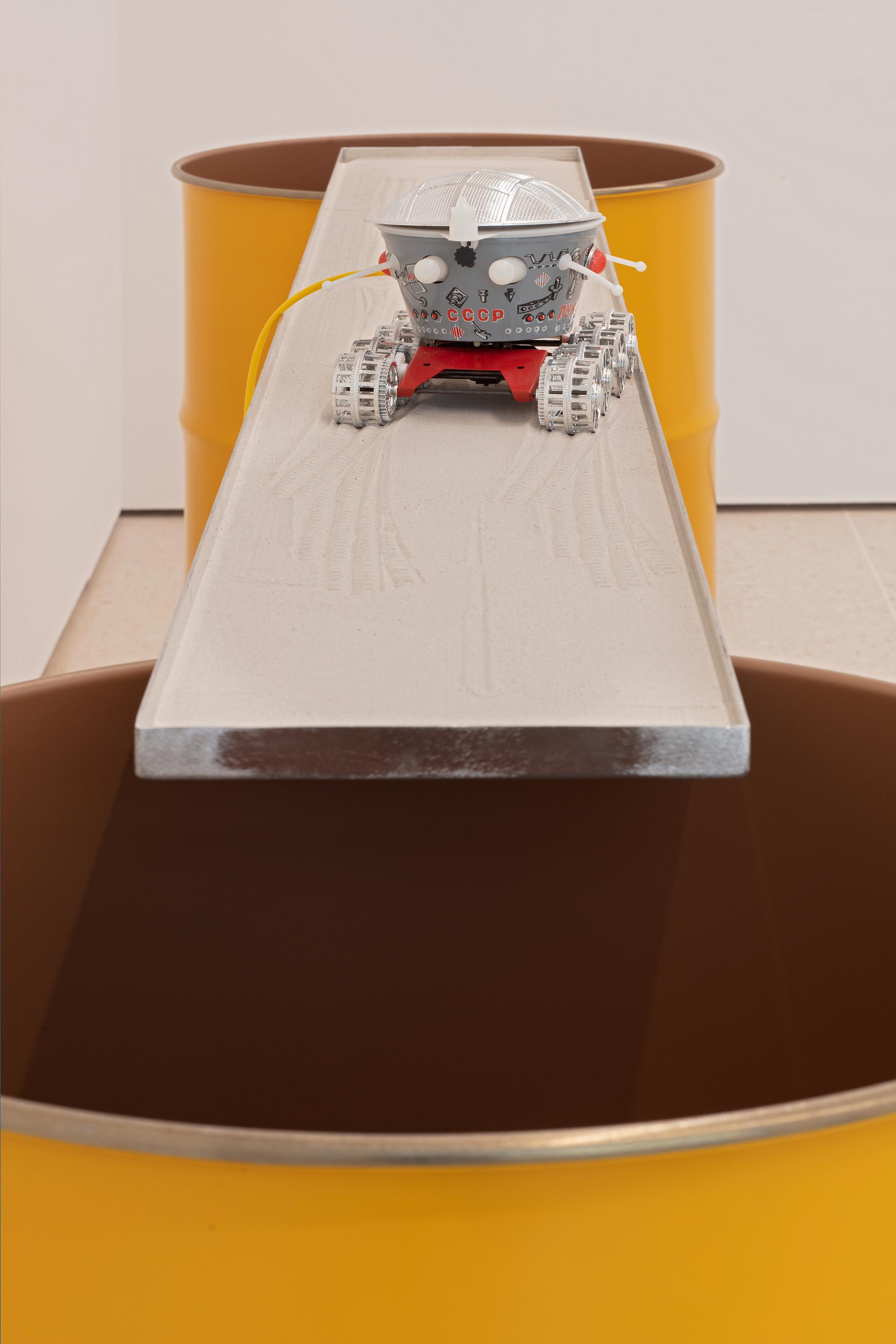 Exhibition View Roman Signer Soloshow at Kunsthaus Zug, Zug, 2019 / Photo: Stefan Rohner / Courtesy: the artist and Kunsthaus Zug