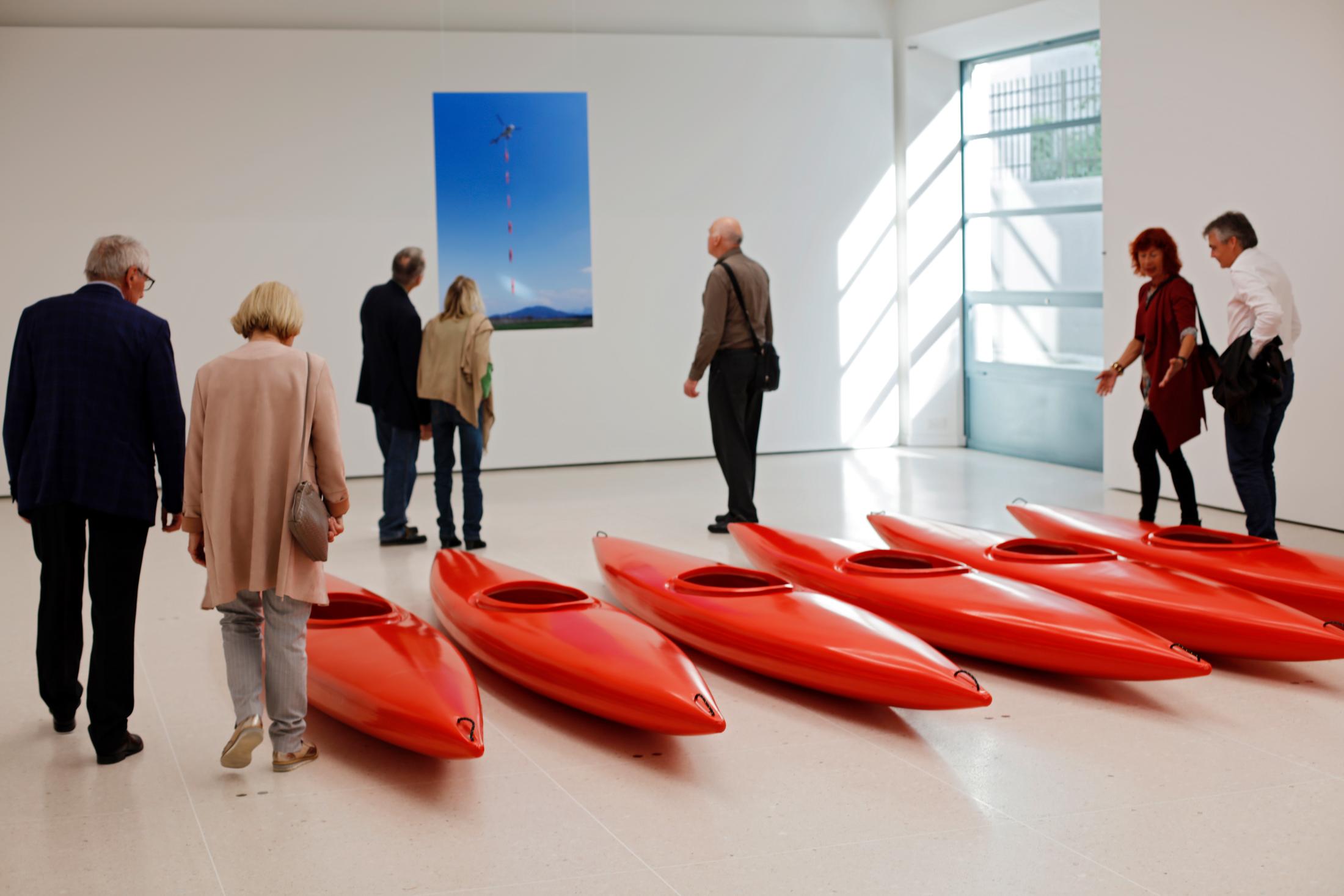 Exhibition View Roman Signer Soloshow at Kunsthaus Zug, Zug, 2019 / Photo: Stefan Rohner / Courtesy: the artist and Kunsthaus Zug