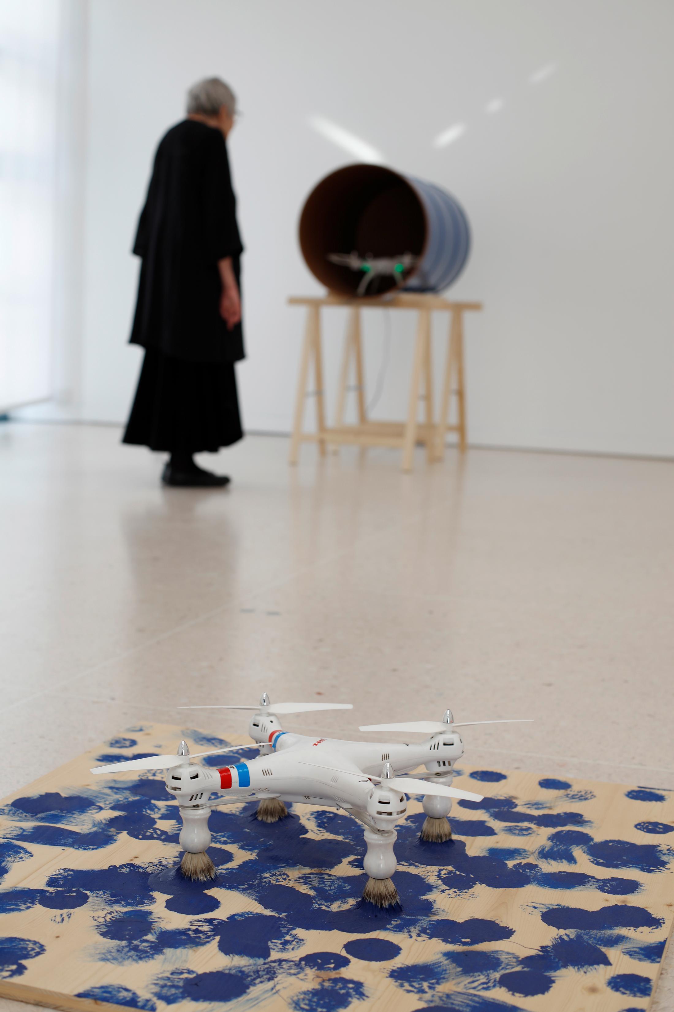 Exhibition View Roman Signer Soloshow at Kunsthaus Zug, Zug, 2019 / Photo: Stefan Rohner / Courtesy: the artist and Kunsthaus Zug