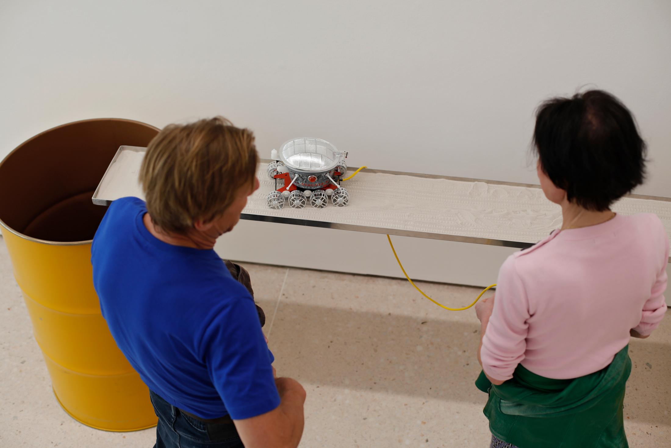 Exhibition View Roman Signer Soloshow at Kunsthaus Zug, Zug, 2019 / Photo: Stefan Rohner / Courtesy: the artist and Kunsthaus Zug