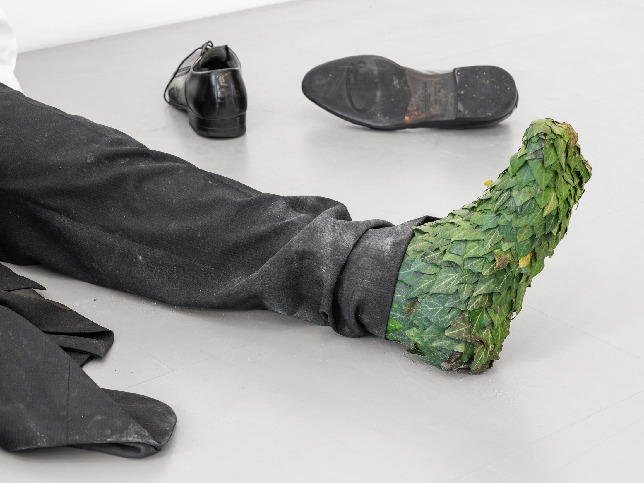 Exhibition View Group Show «Rosaspina; view on Jacopo Belloni, Il superstizioso (Detail), 2022» at La rada, Locarno, 2022 / Photo: Riccardo Giancola / Courtesy: the artists and La rada