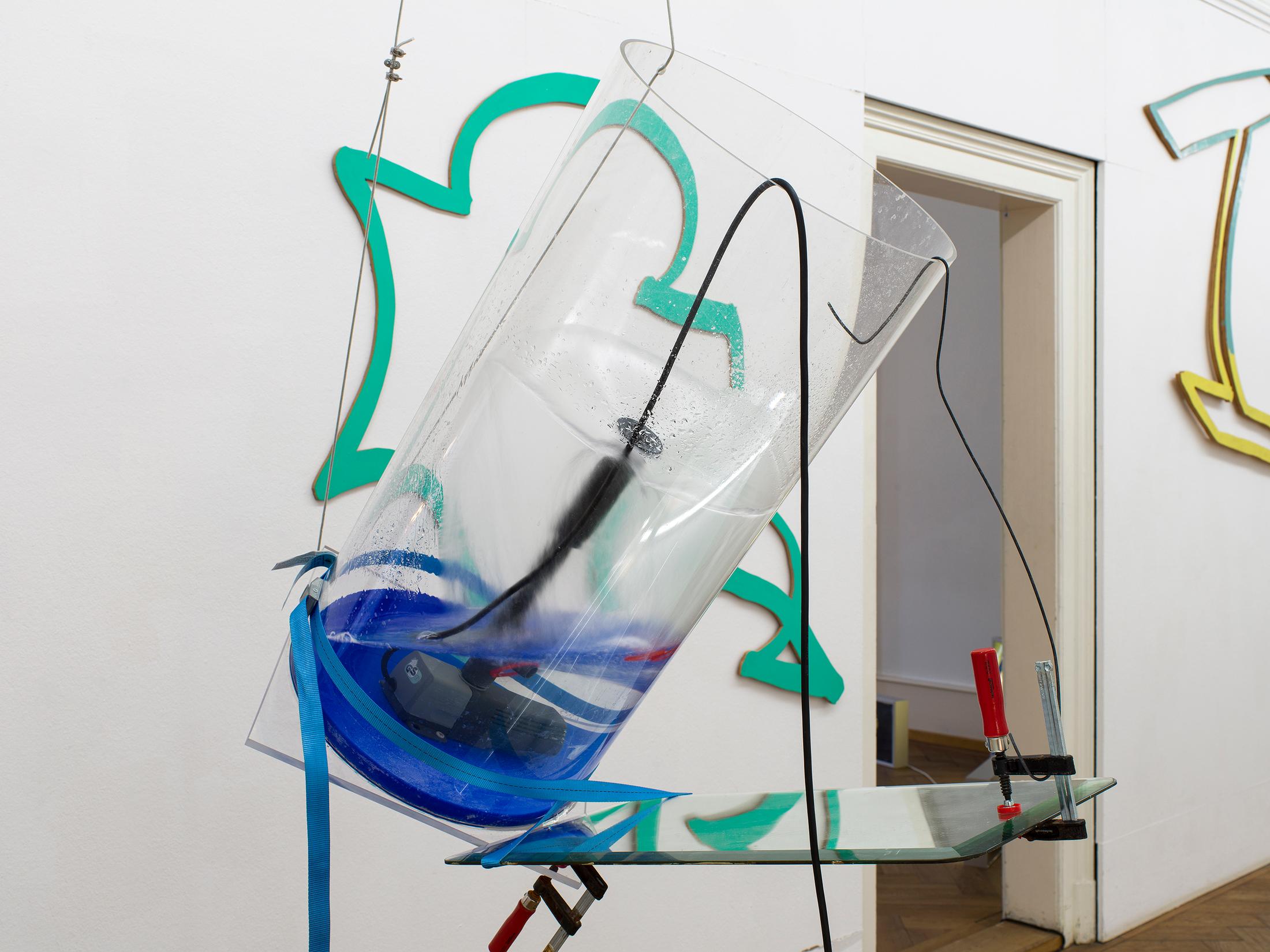 Exhibition View Ruedi Bechtler Solo Show «Zeitreise auf dem Kopf; view on Ruedi Bechtler, Hängender Brunnen, 2000» at Kunsthaus Langenthal, Langenthal, 2022 / Photo: CE / Courtesy: the artist and Kunsthaus Langenthal