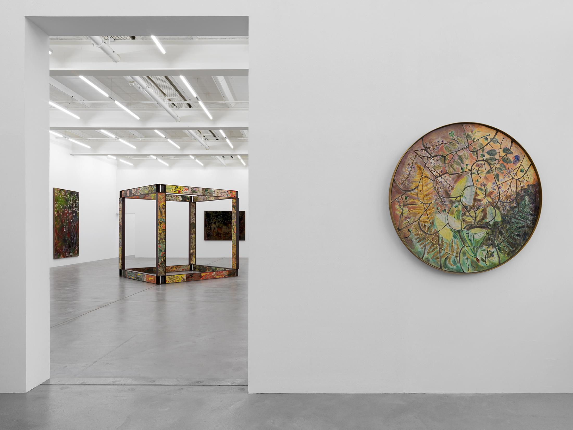 Exhibition View Sam Falls Soloshow at Galerie Eva Presenhuber, Zurich, 2019 / Photo: Stefan Altenburger / © Sam Falls / Courtesy the artist and Galerie Eva Presenhuber, Zurich / New York