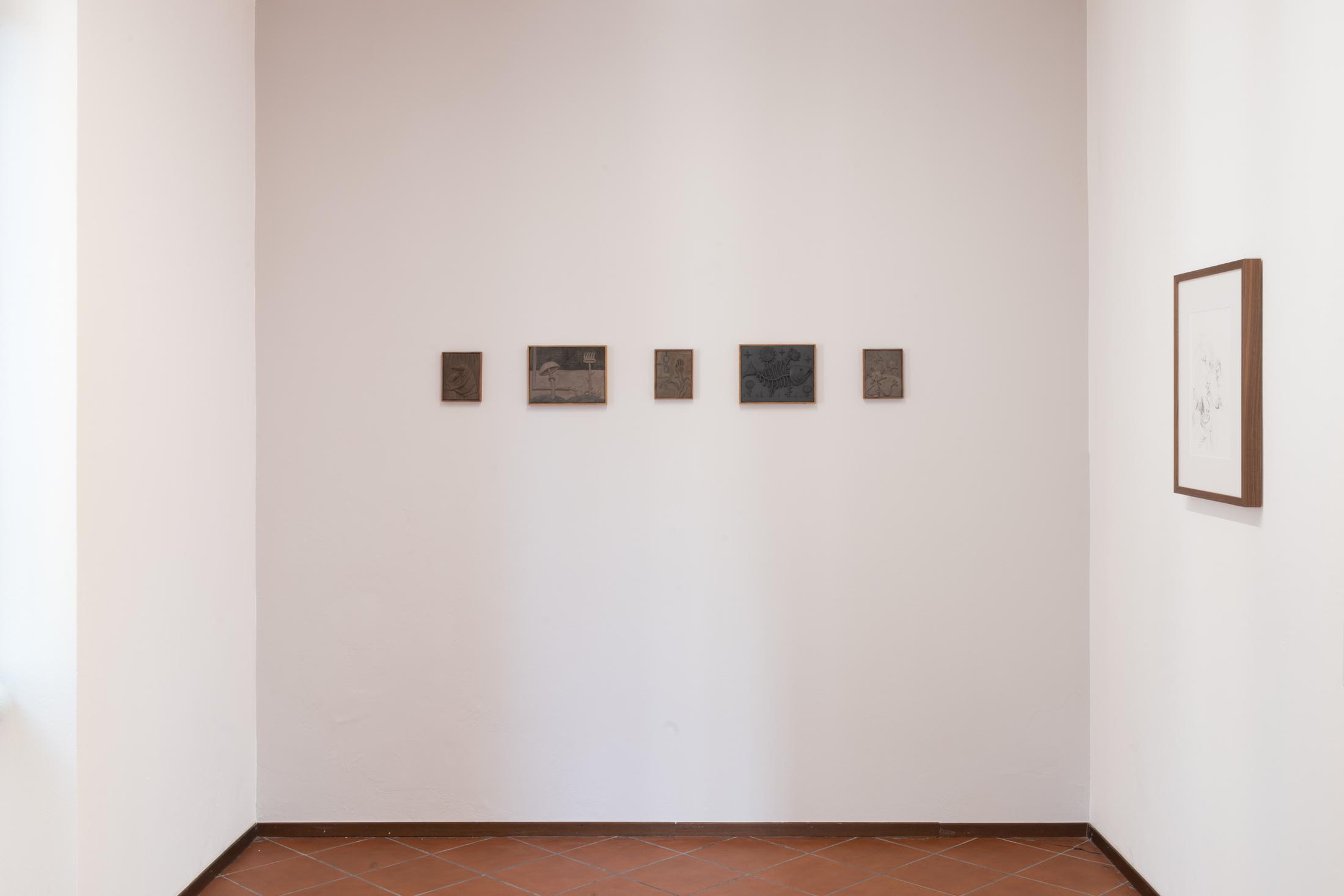 Exhibition View Group Show «SBANDARE» at Sonnenstube, Lugano, 2023 / Photo: Mattia Angelini / Courtesy: the artists and Sonnenstube