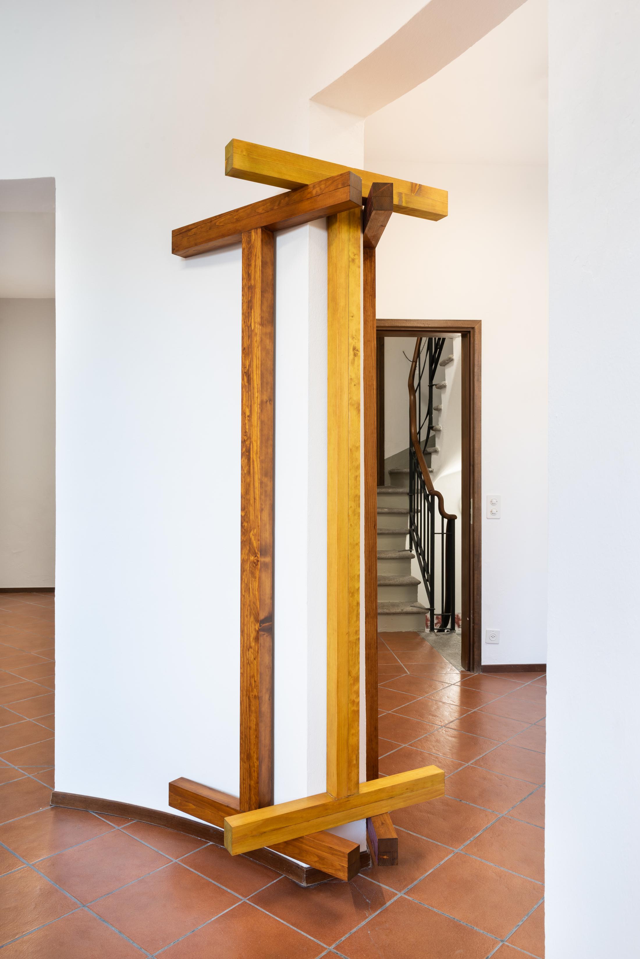 Exhibition View Group Show «SBANDARE; view on Marco Rigoni
A Fateful Rendezvous (Tartan trousers, beers and poison voices), 2023, stained wood and wax colors, variable dimensions» at Sonnenstube, Lugano, 2023 / Photo: Mattia Angelini / Courtesy: the artist and Sonnenstube