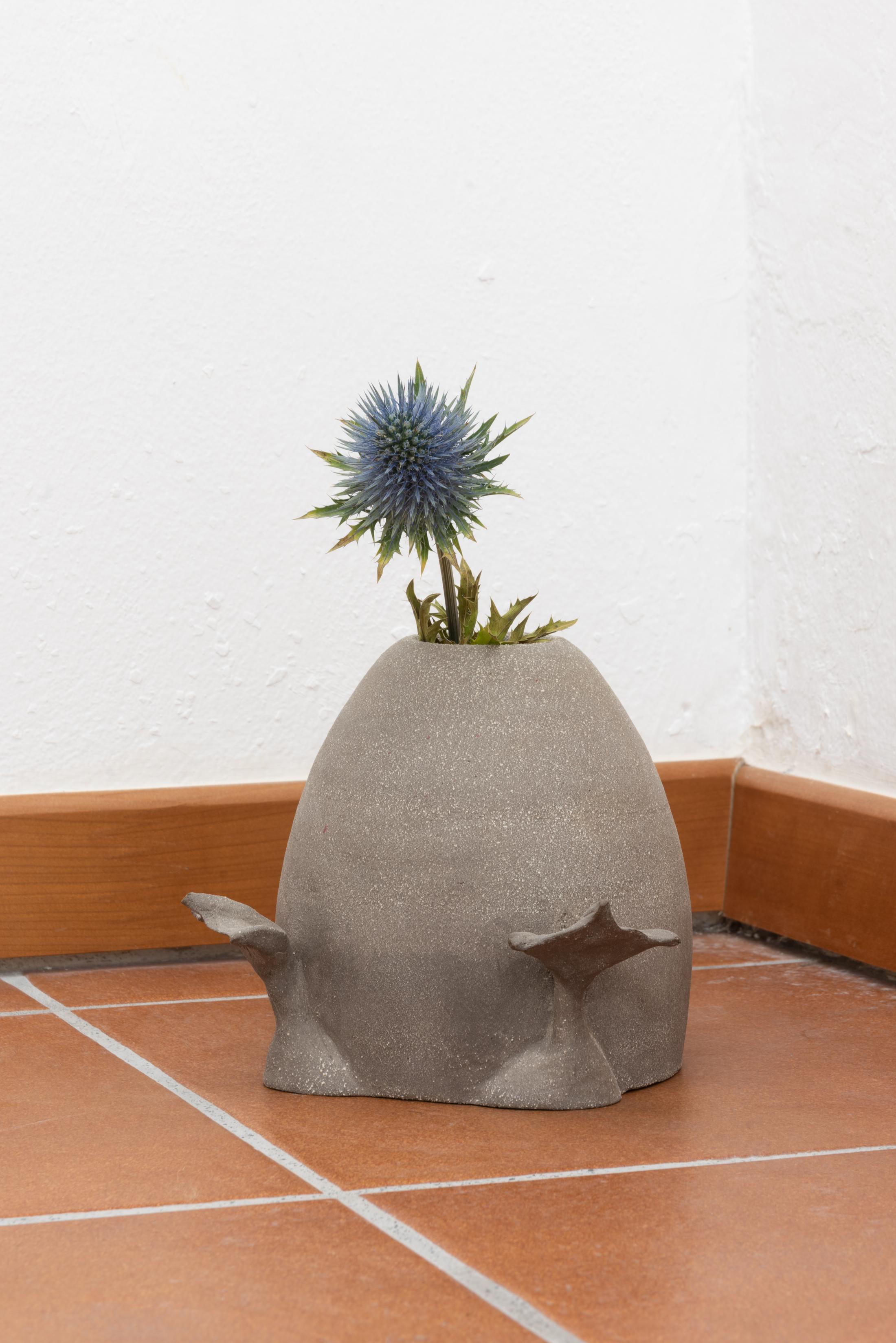 Exhibition View Group Show «SBANDARE; view on Adrien Chevalley, Canards, 2021, Stoneware and flowers» at Sonnenstube, Lugano, 2023 / Photo: Mattia Angelini / Courtesy: the artist and Sonnenstube