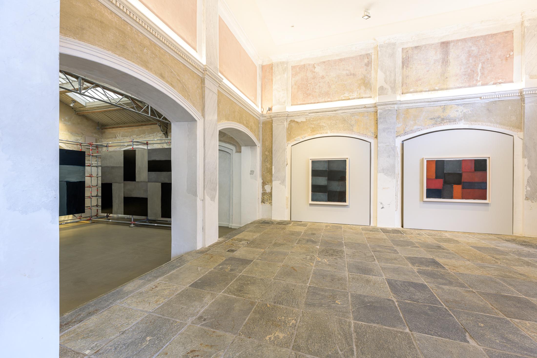 Exhibition View Sean Scully Soloshow «Aeternum» presented by Robilant+Voena at Forum Paracelsus, St. Moritz / © Sean Scully / Photo: Romano Salis / Courtesy: Sean Scully and Robilant+Voena