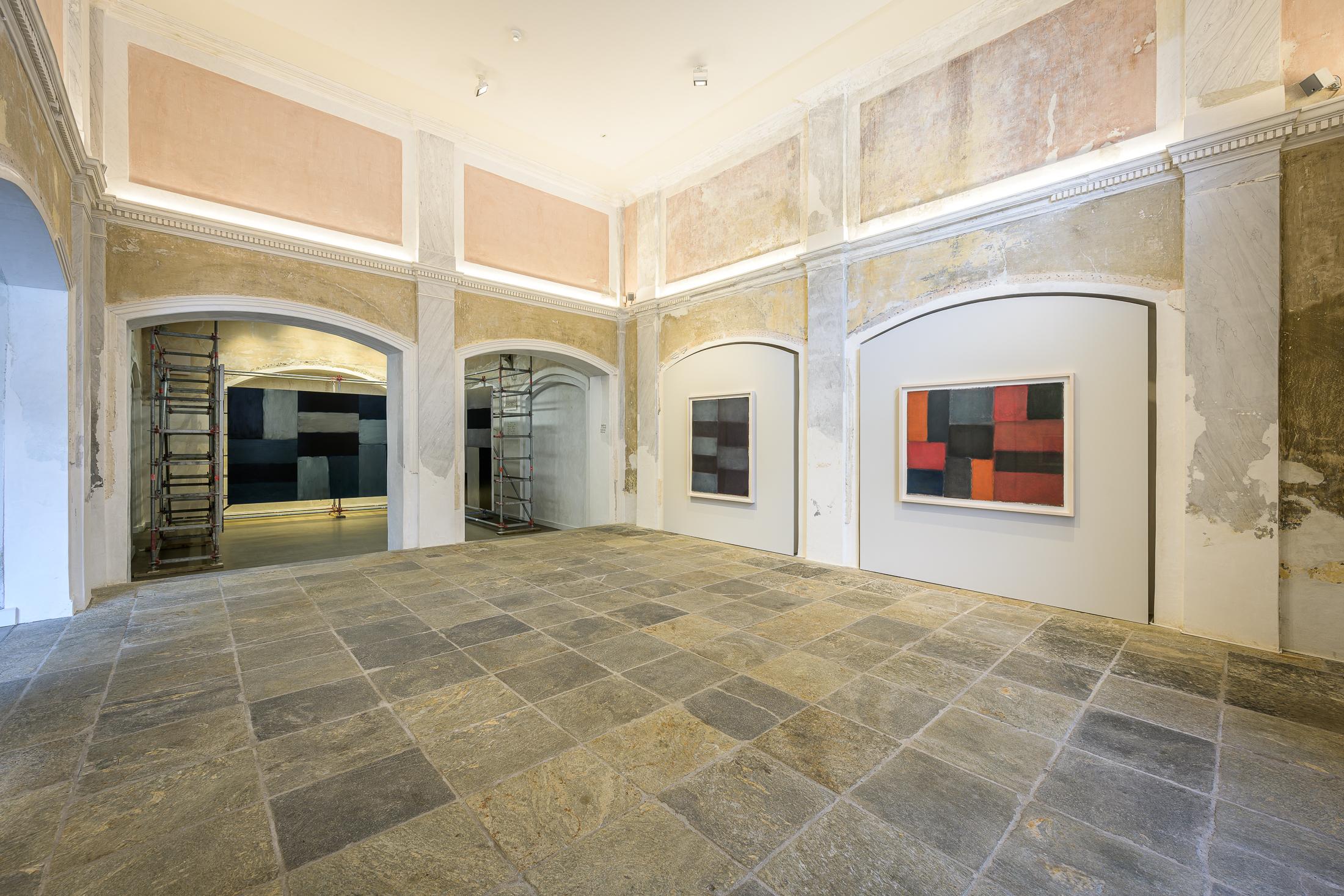 Exhibition View Sean Scully Soloshow «Aeternum» presented by Robilant+Voena at Forum Paracelsus, St. Moritz / © Sean Scully / Photo: Romano Salis / Courtesy: Sean Scully and Robilant+Voena