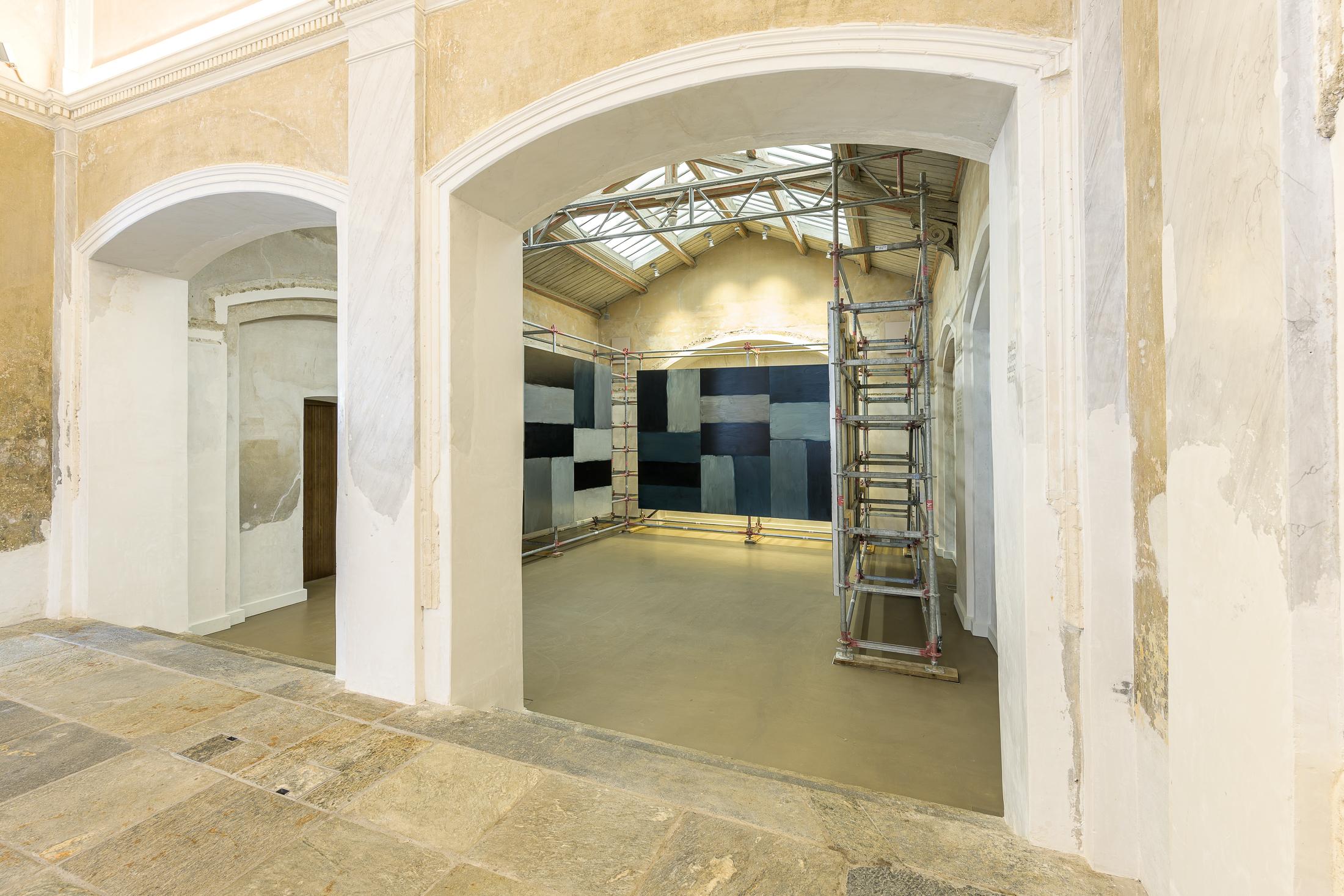 Exhibition View Sean Scully Soloshow «Aeternum» presented by Robilant+Voena at Forum Paracelsus, St. Moritz / © Sean Scully / Photo: Romano Salis / Courtesy: Sean Scully and Robilant+Voena