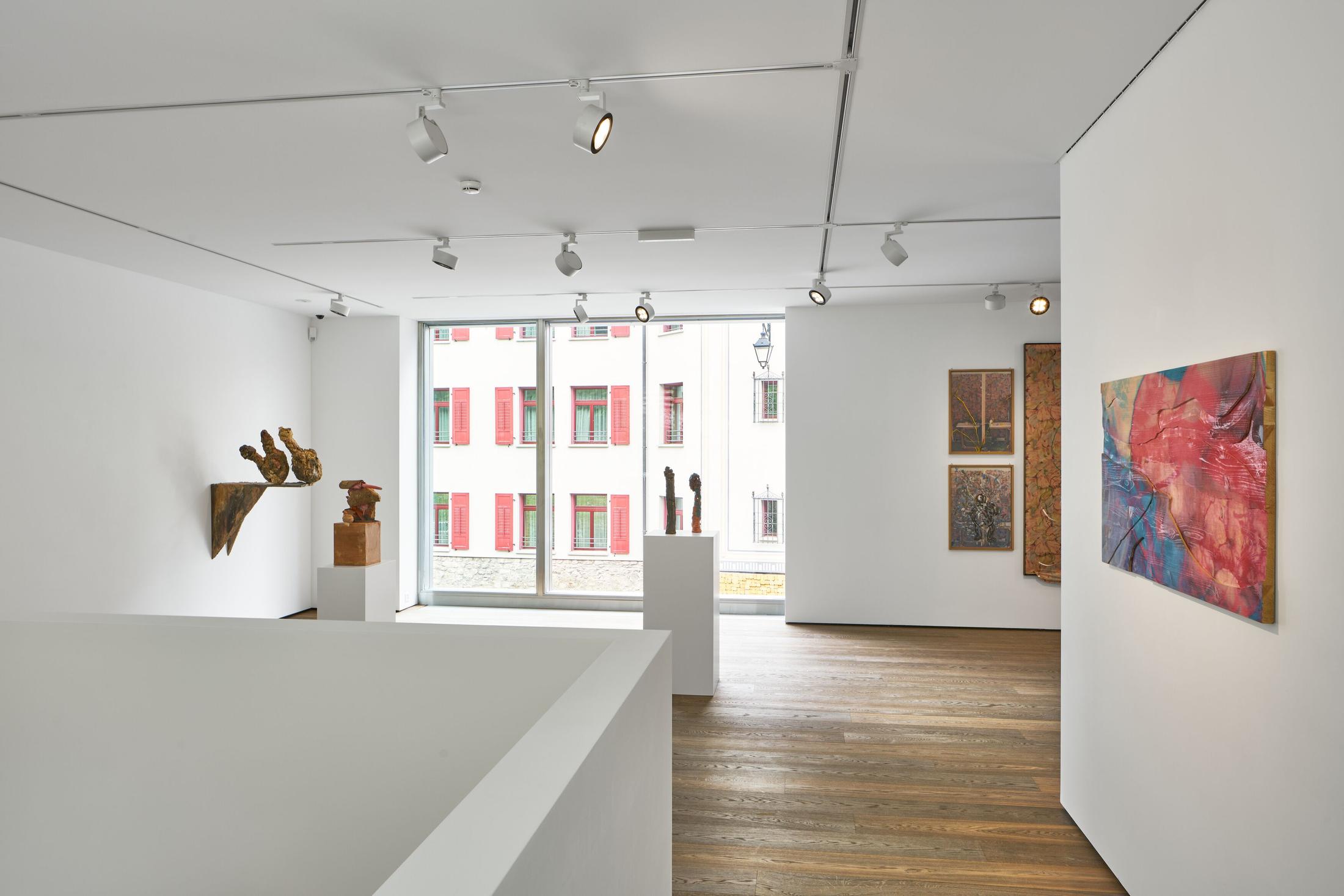 Exhibition View Groupshow «Seeing Touch» at Hauser & Wirth, St. Moritz, 2020 / Photo: Jon Etter / Courtesy: the artists and Hauser & Wirth