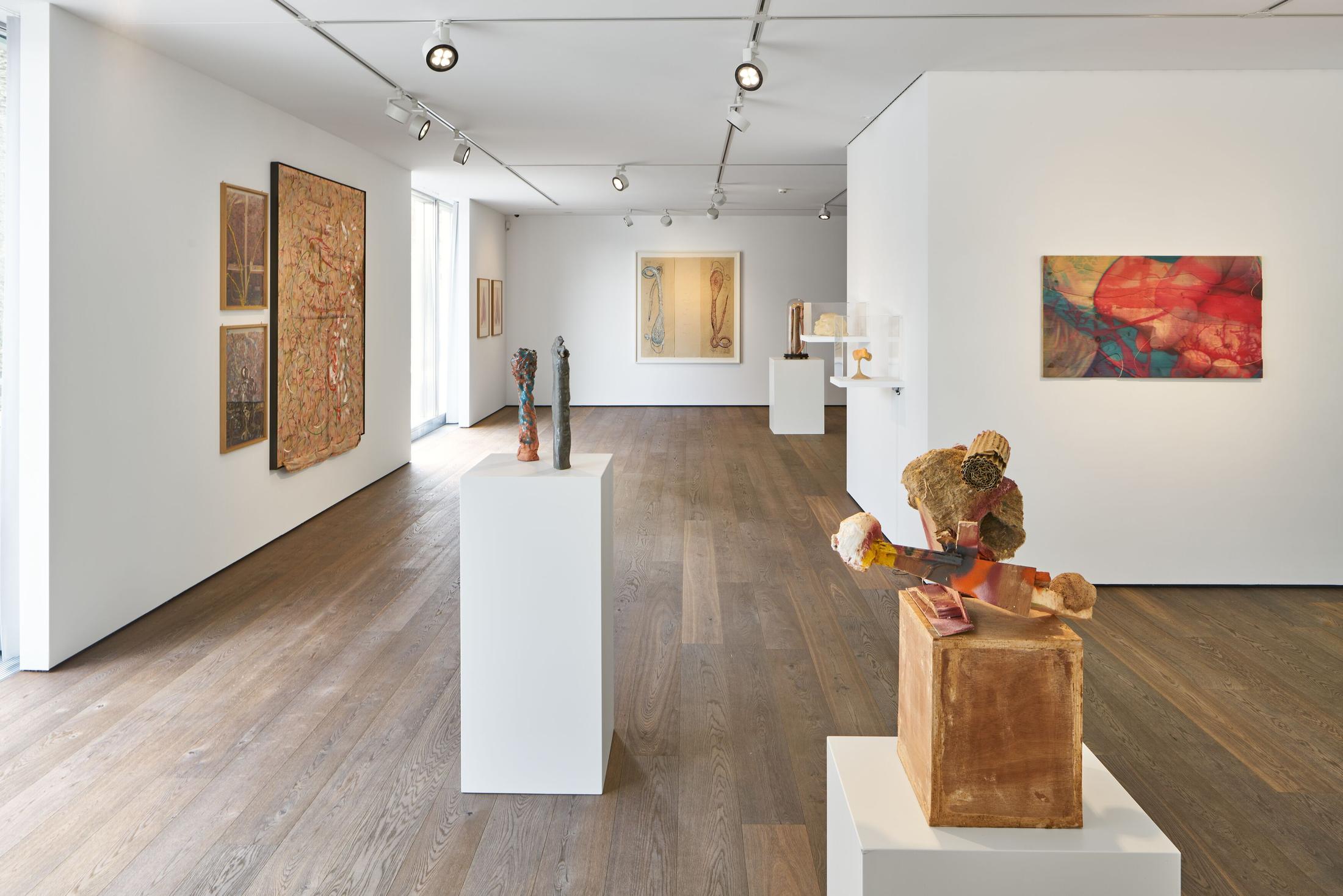 Exhibition View Groupshow «Seeing Touch» at Hauser & Wirth, St. Moritz, 2020 / Photo: Jon Etter / Courtesy: the artists and Hauser & Wirth